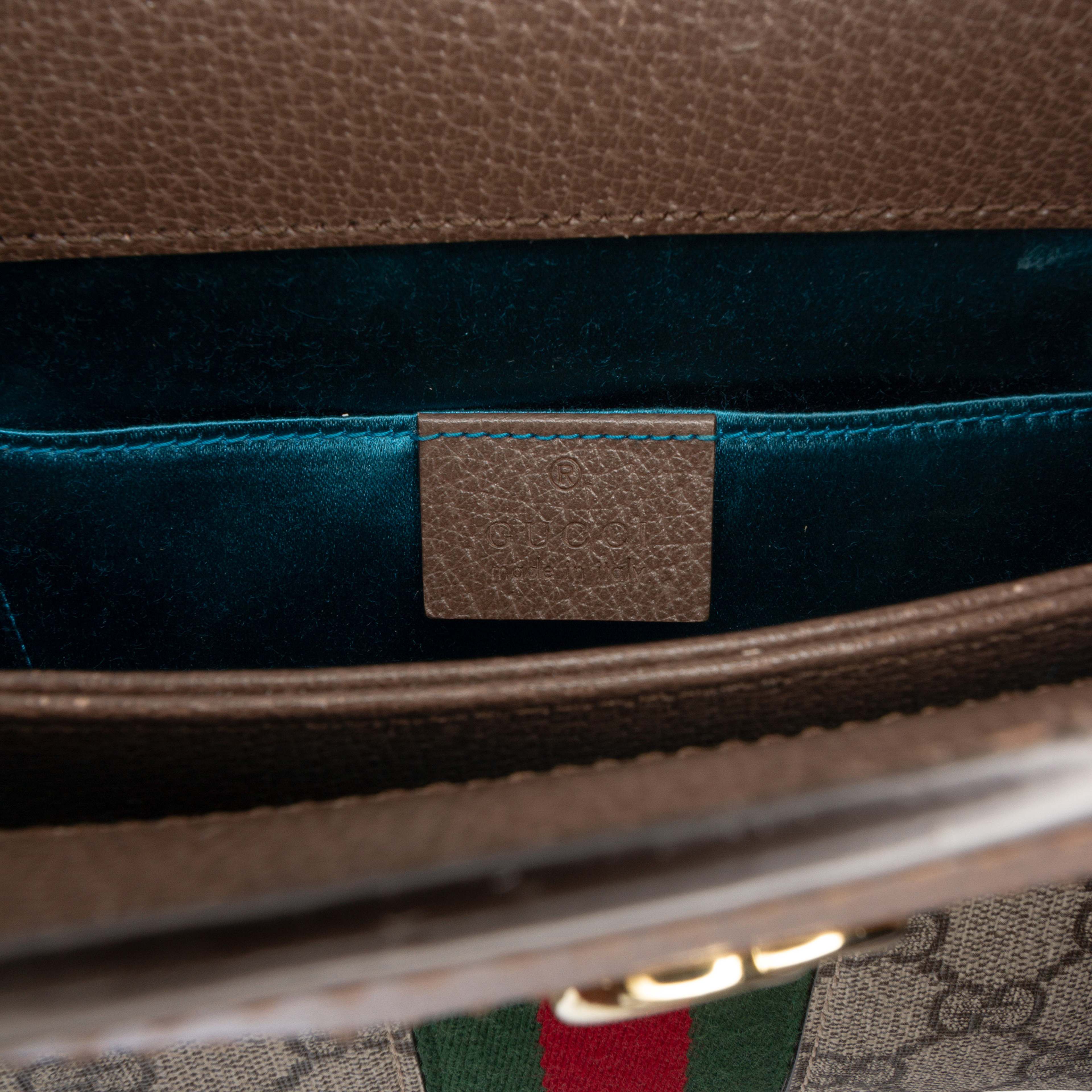 Gucci Small Gg Supreme Web Ophidia Chain Crossbody, från Luxclusif, i färgen beige. Klicka för att öppna bilden i stort format