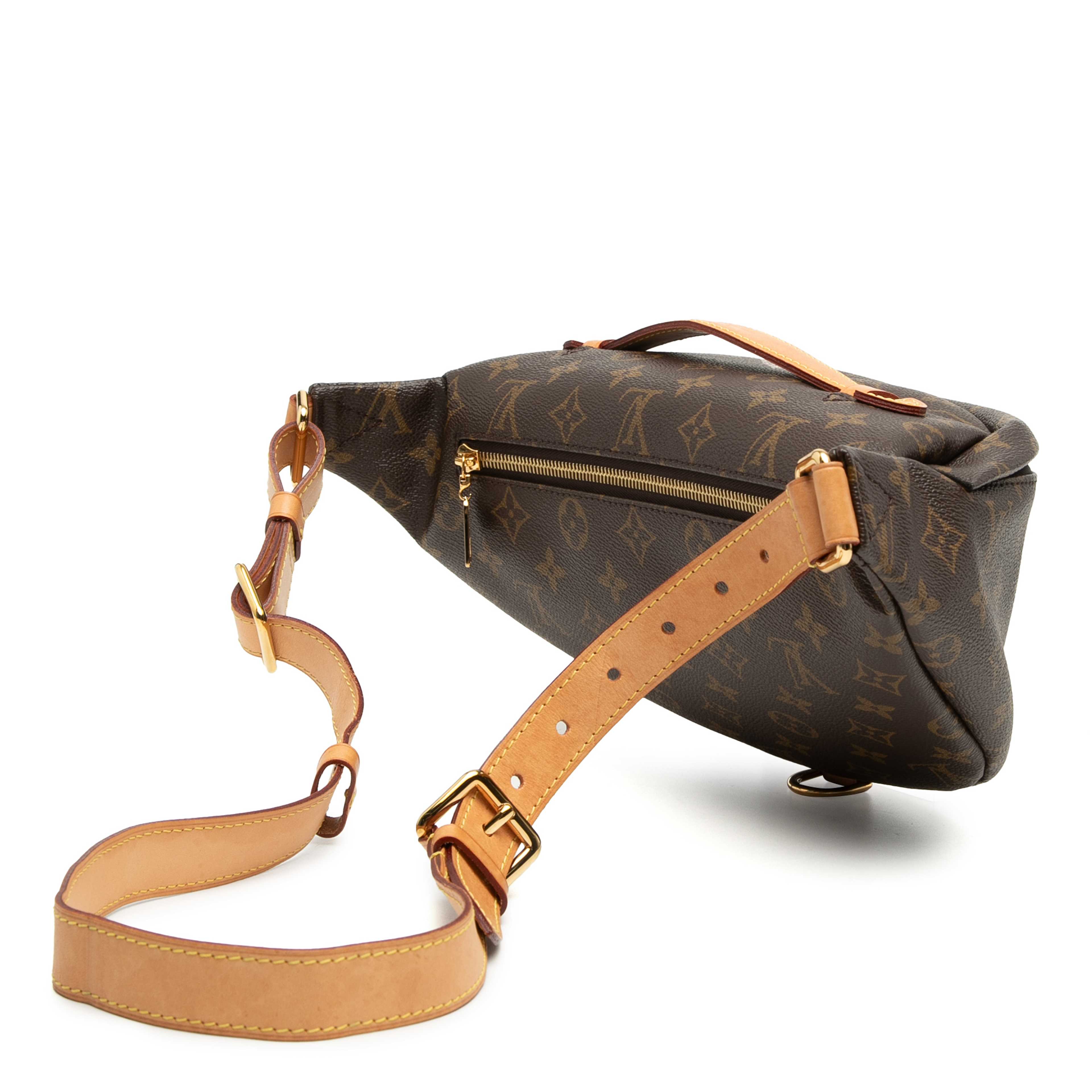 Louis Vuitton Monogram Bumbag, från Luxclusif, i färgen brown. Klicka för att öppna bilden i stort format