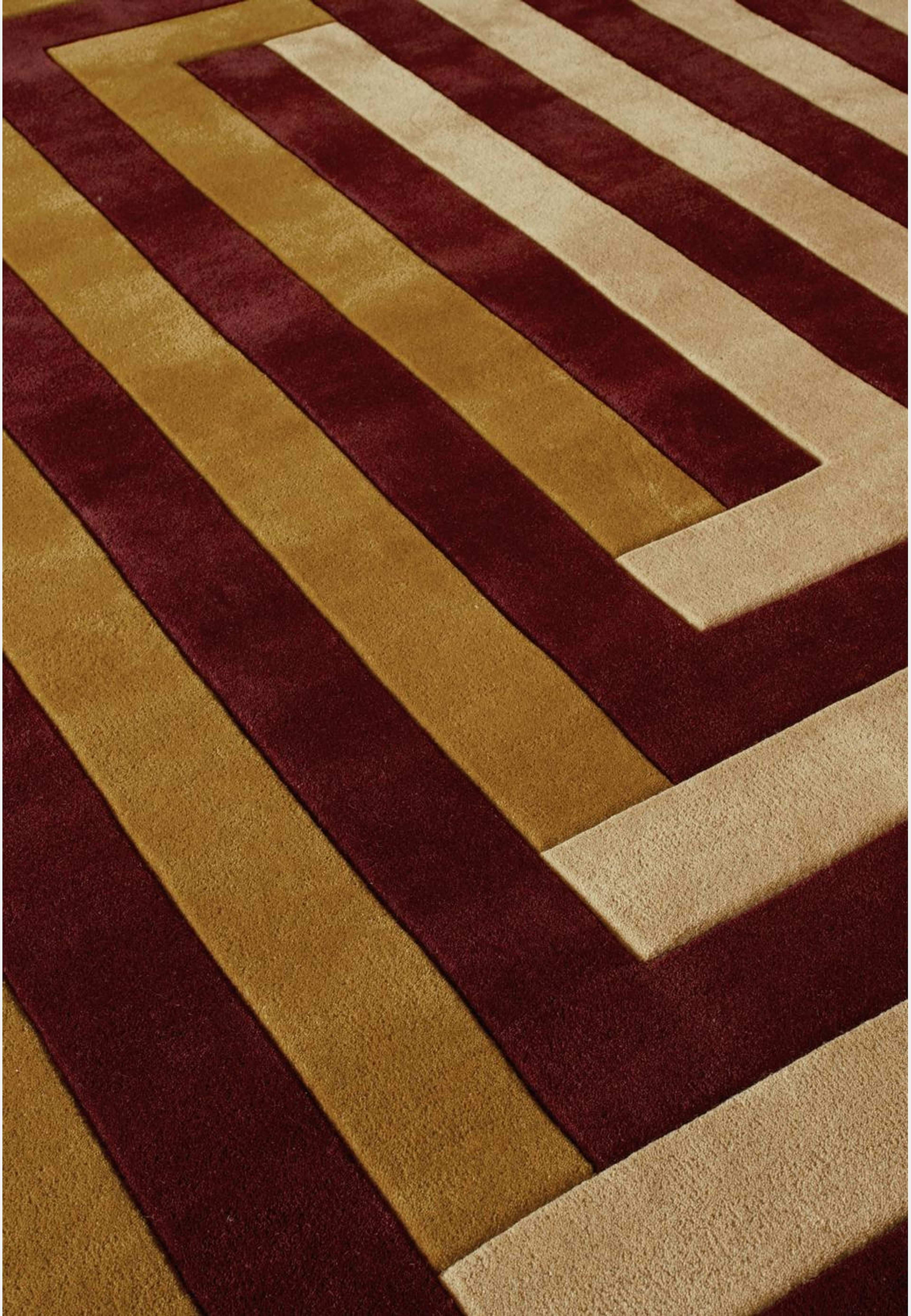 Teklan Labyrinth Ullmatta Mulberry Sand, från Layered, i färgen mulberry sand. Klicka för att öppna bilden i stort format