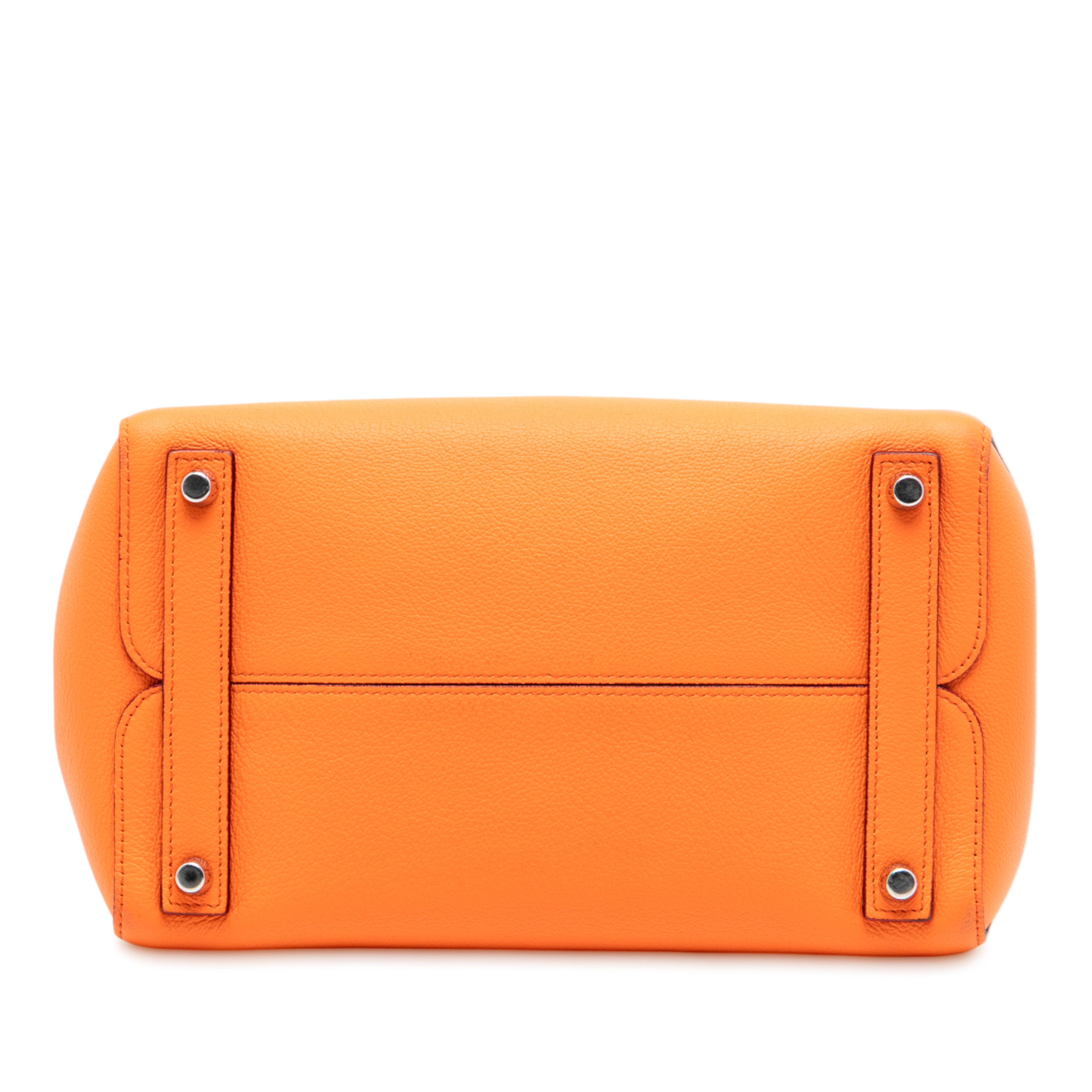Dior Small Supple Grained Calfskin Open Bar Tote, från Luxclusif, i färgen orange. Klicka för att öppna bilden i stort format