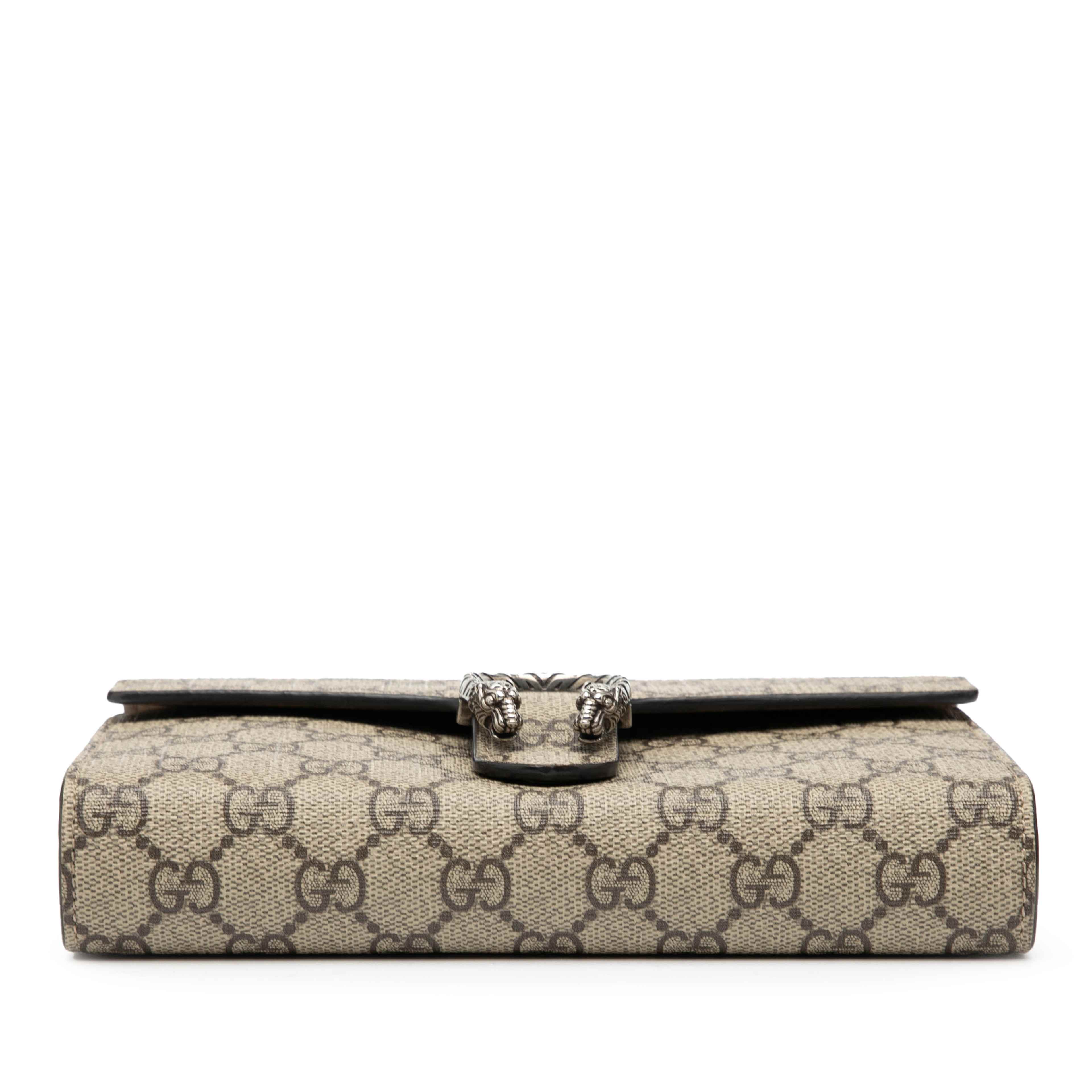 Gucci Gg Supreme Dionysus Chain Wallet, från Luxclusif, i färgen beige. Klicka för att öppna bilden i stort format