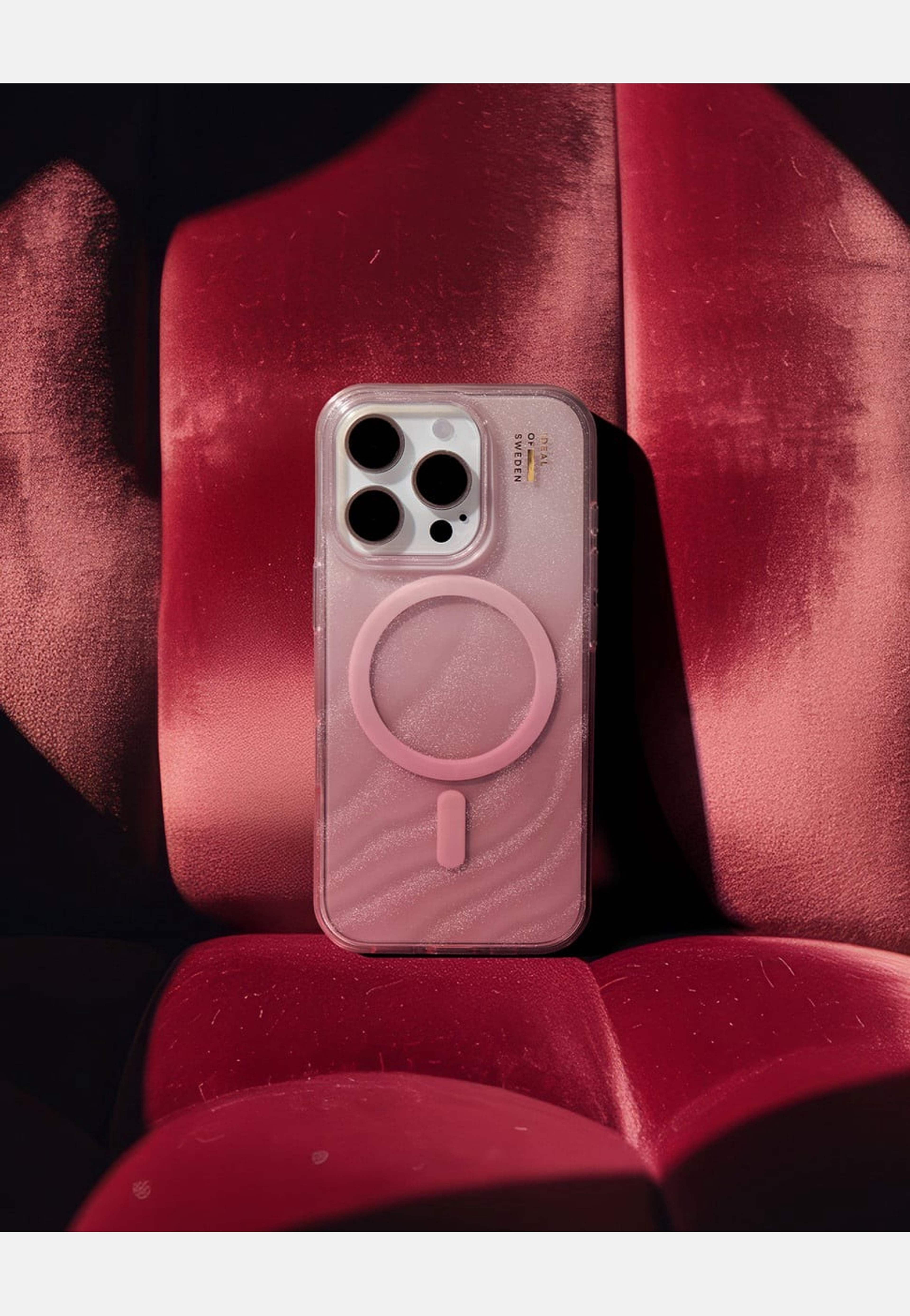 Clear Case Iphone, från Ideal Of Sweden, i färgen pink. Klicka för att öppna bilden i stort format