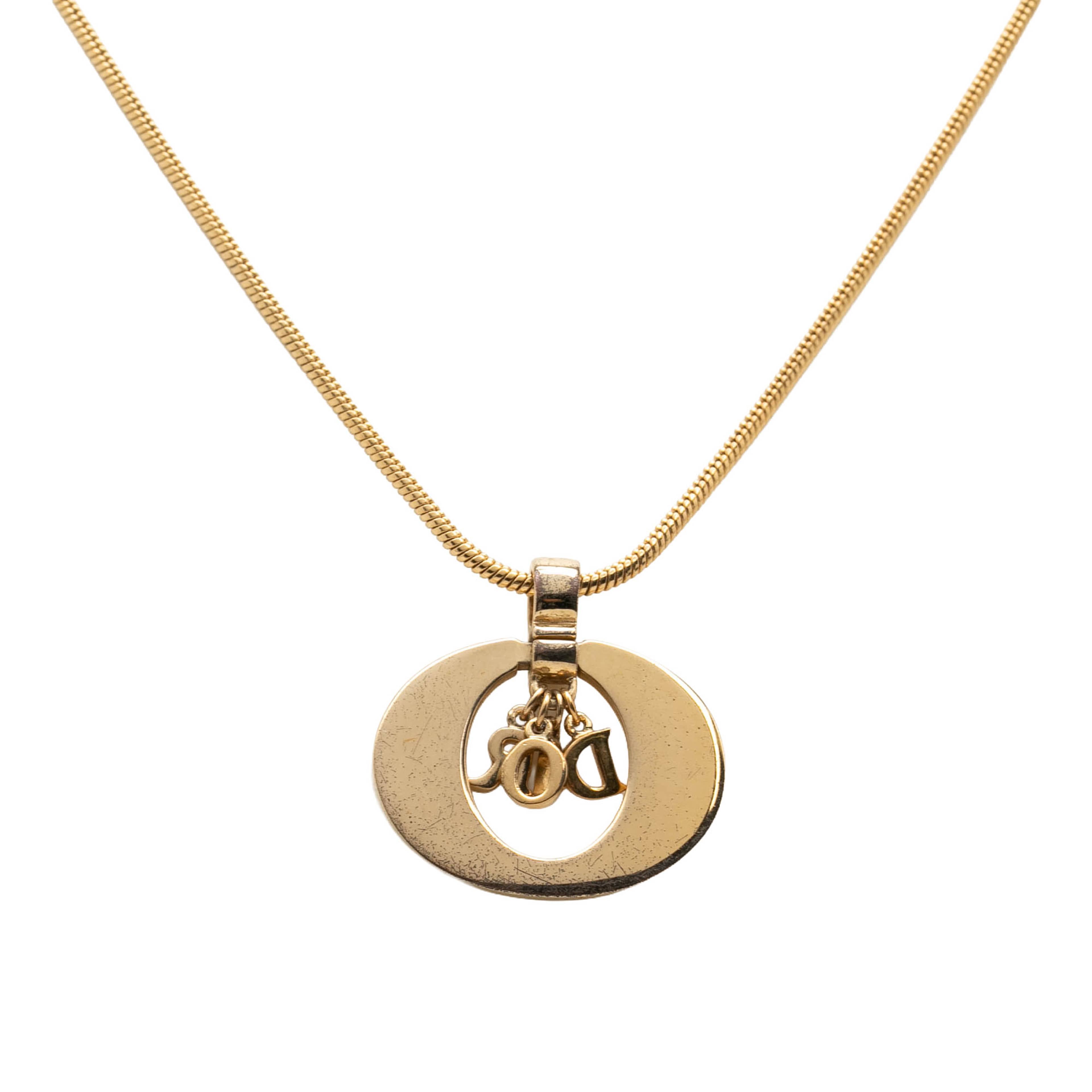 Dior Gold Plated Cd Logo Pendant Necklace, från Luxclusif, i färgen gold. Klicka för att öppna bilden i stort format