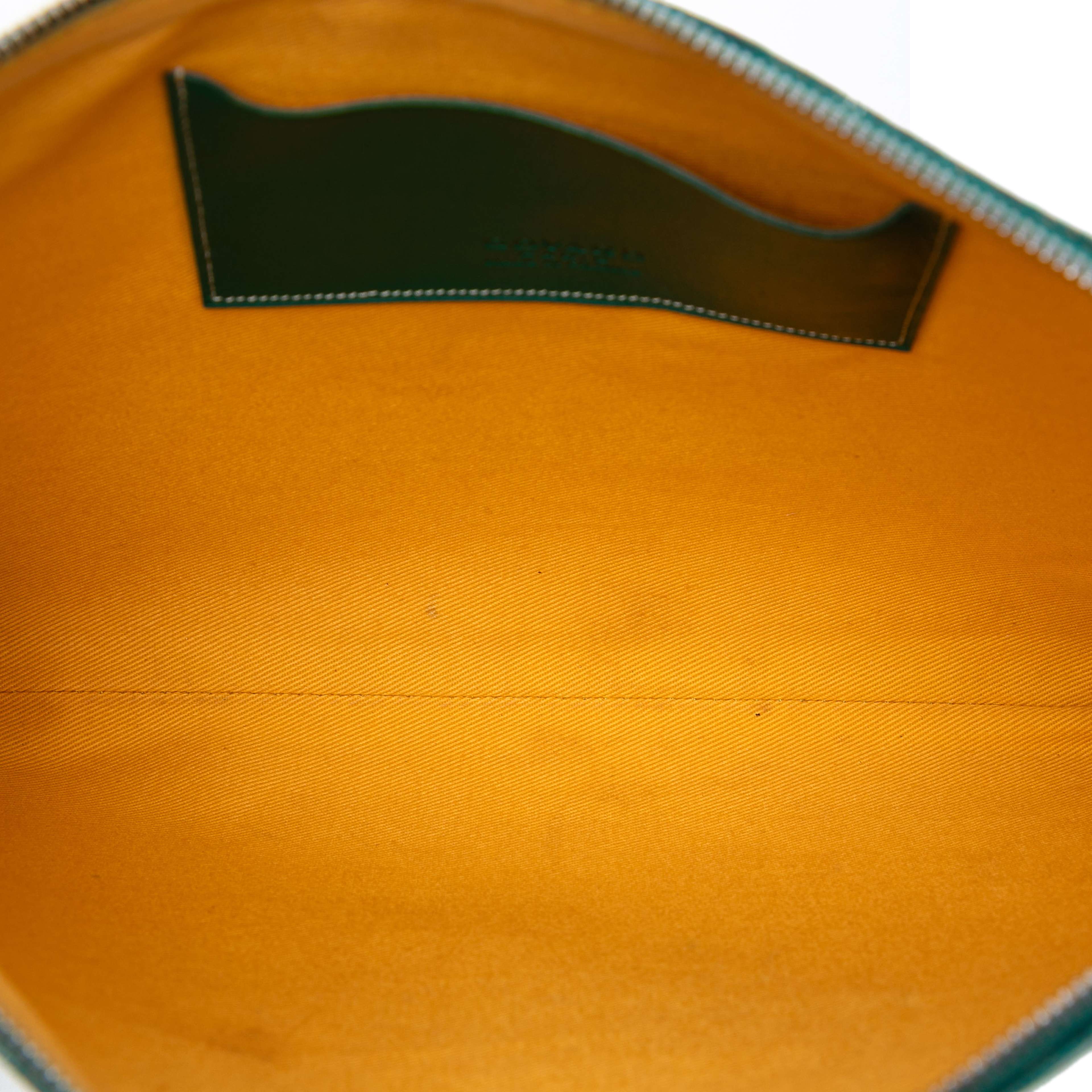 Goyard Goyardine Senat Mm, från Luxclusif, i färgen green. Klicka för att öppna bilden i stort format