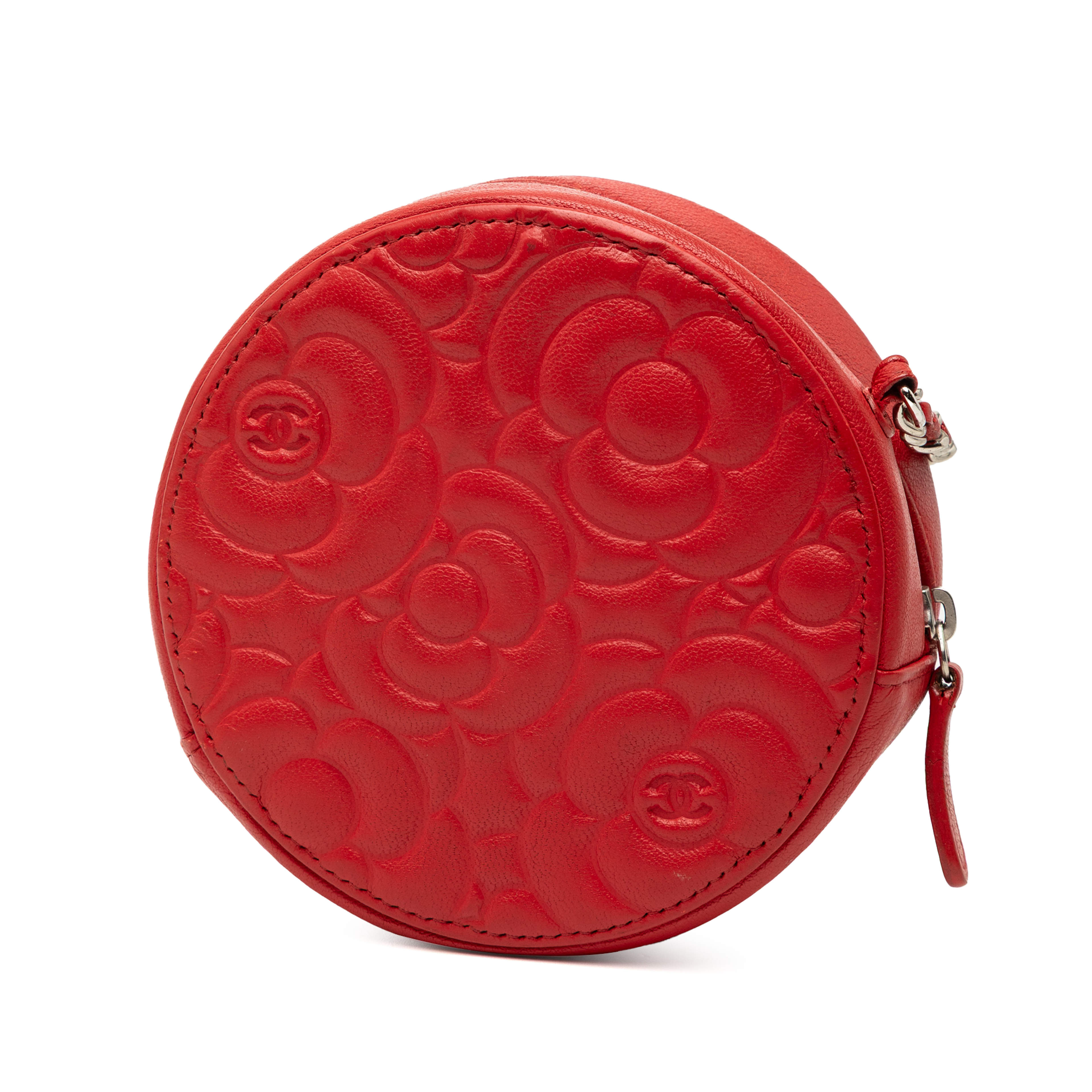 Chanel Cc Goatskin Camellia Round Clutch With Chain, från Luxclusif, i färgen red. Klicka för att öppna bilden i stort format