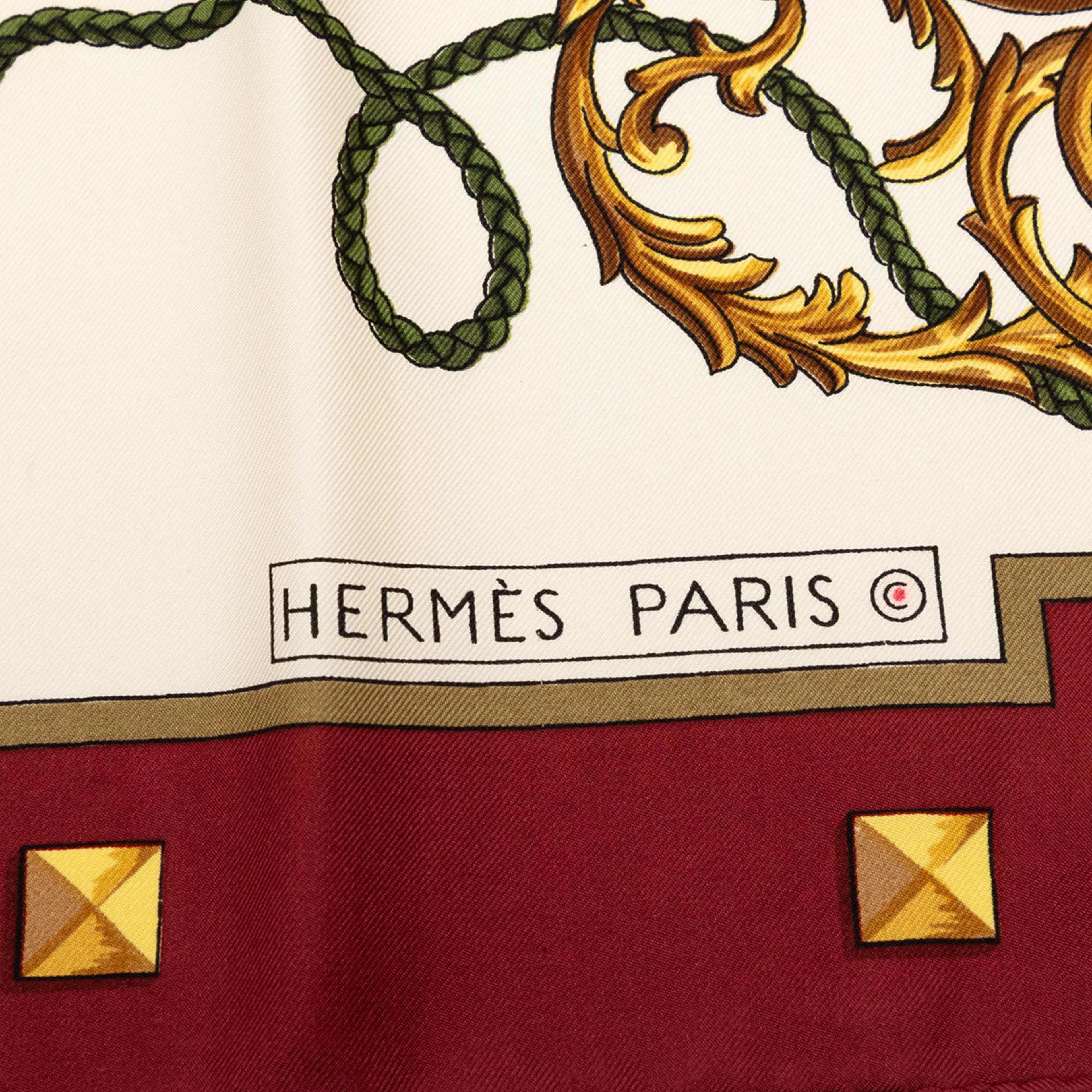 Hermès Les Cles Silk Scarf  90, från Luxclusif, i färgen röd. Klicka för att öppna bilden i stort format