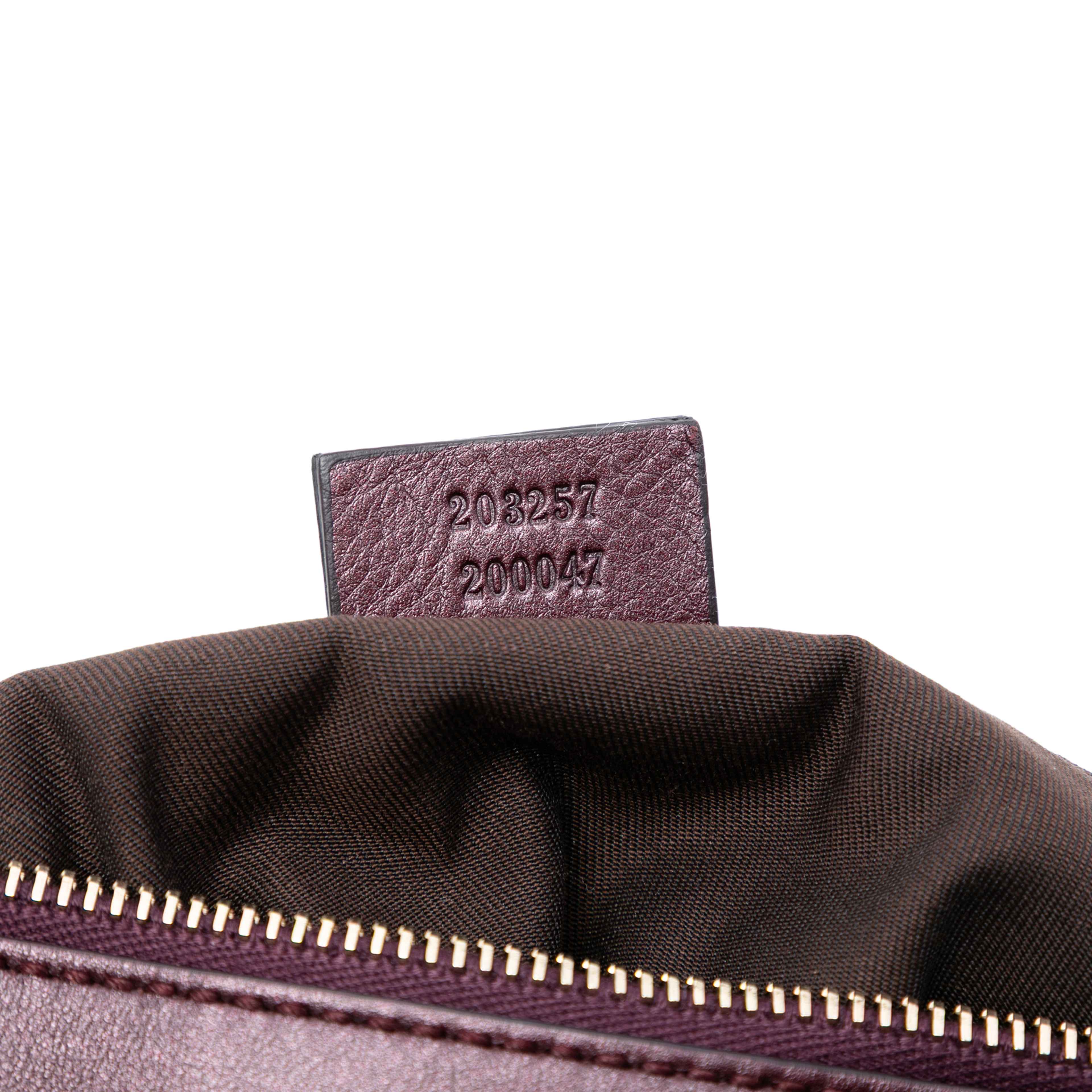 Gucci Metallic Guccissima Abbey D Ring Crossbody, från Luxclusif, i färgen purple. Klicka för att öppna bilden i stort format