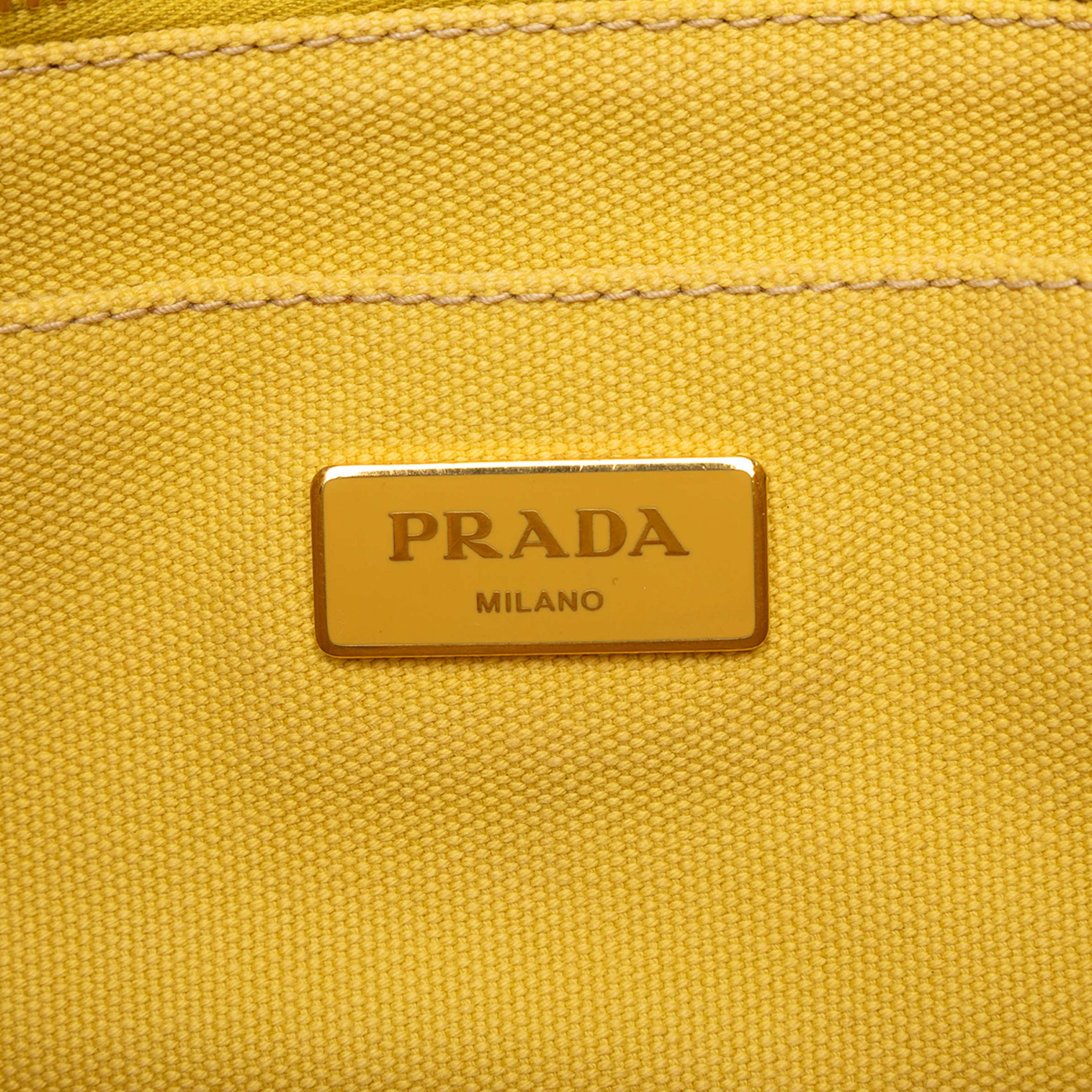 Prada Small Canvas Canapa Logo Satchel, från Luxclusif, i färgen yellow. Klicka för att öppna bilden i stort format
