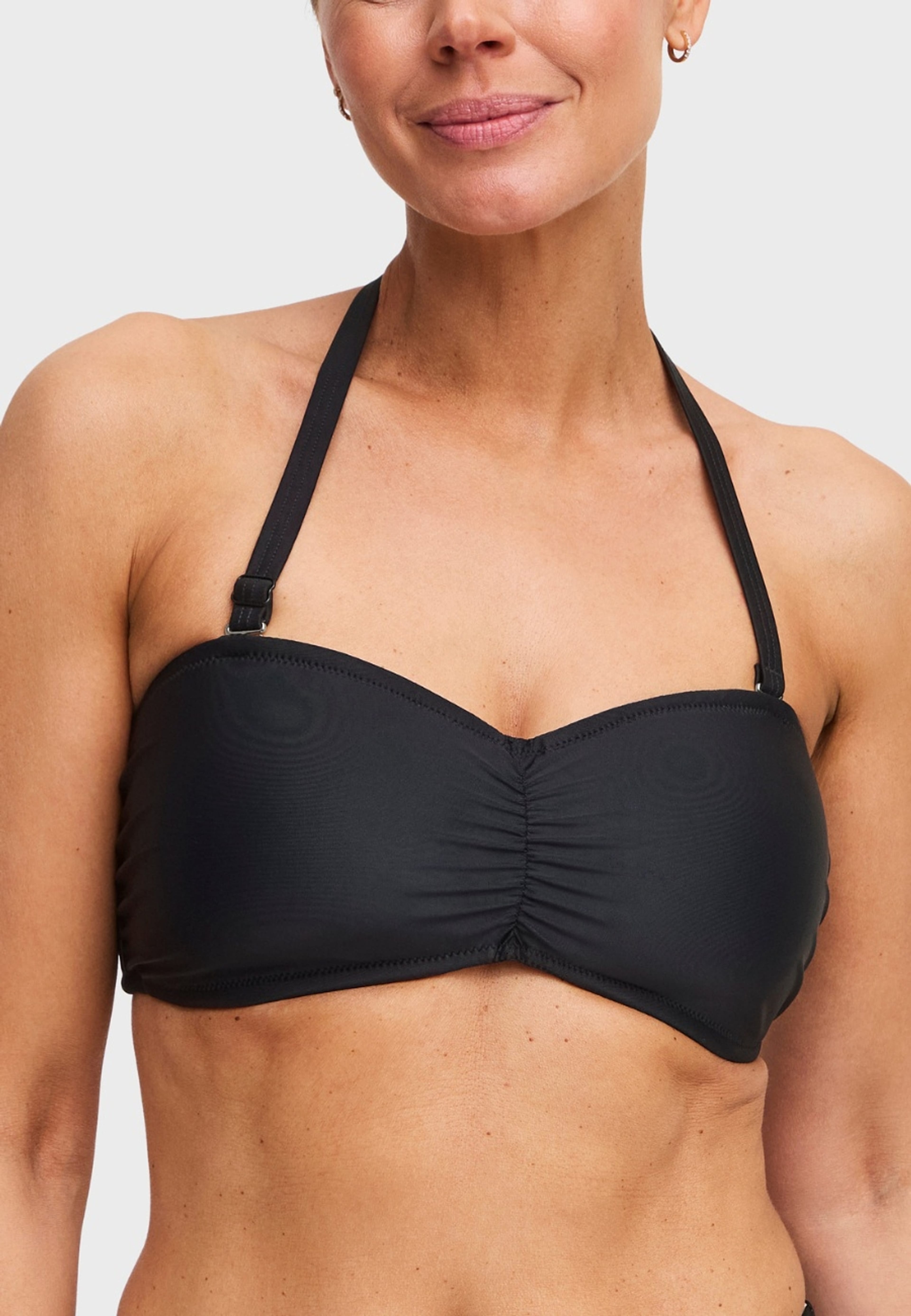 Rio Bandeau Bikini-bh Med Vadderade Kupor, från Swegmark, i färgen black. Klicka för att öppna bilden i stort format