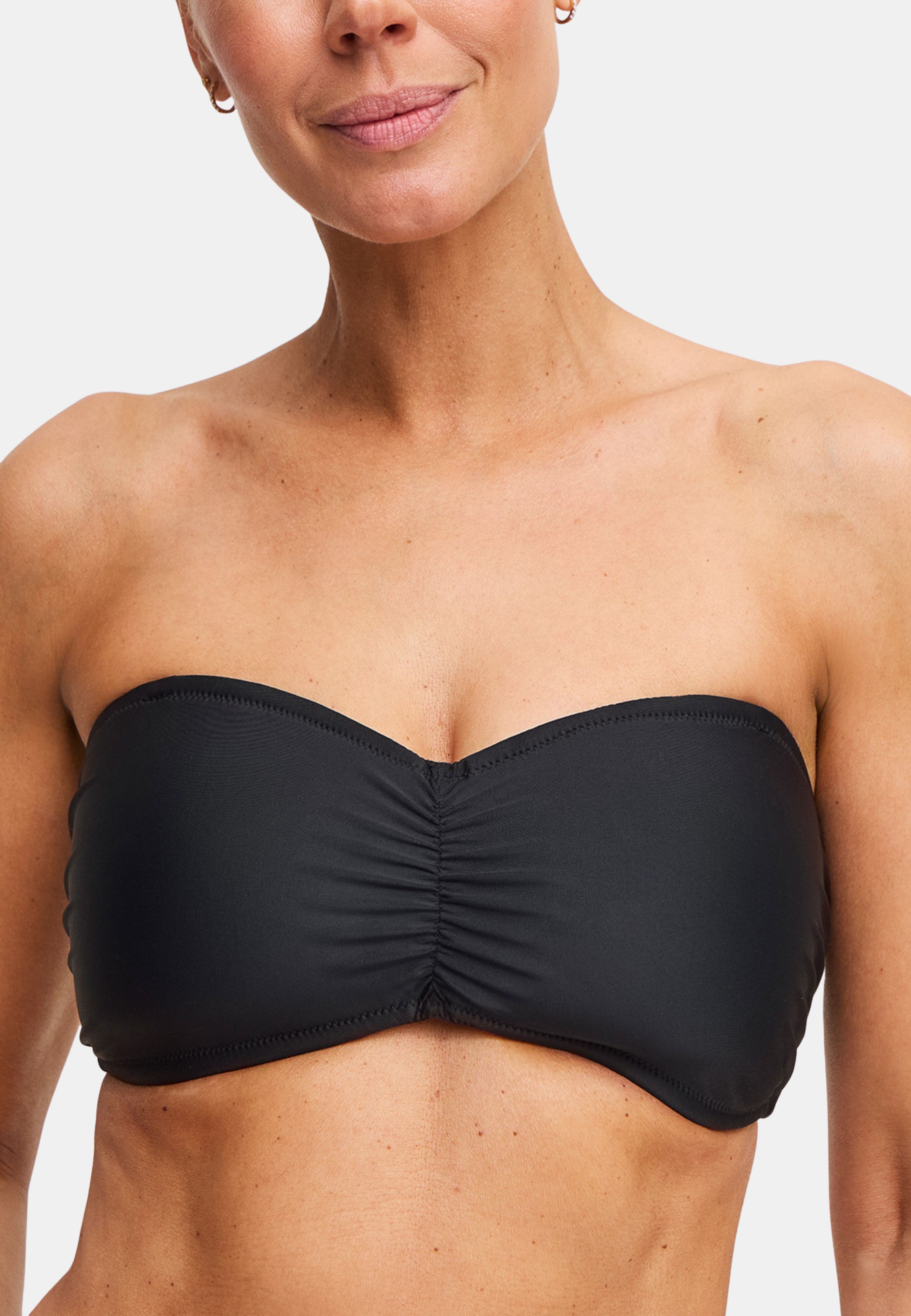 Rio Bandeau Bikini Bh Med Vadderade Kupor, från Swegmark, i färgen black. Klicka för att öppna bilden i stort format