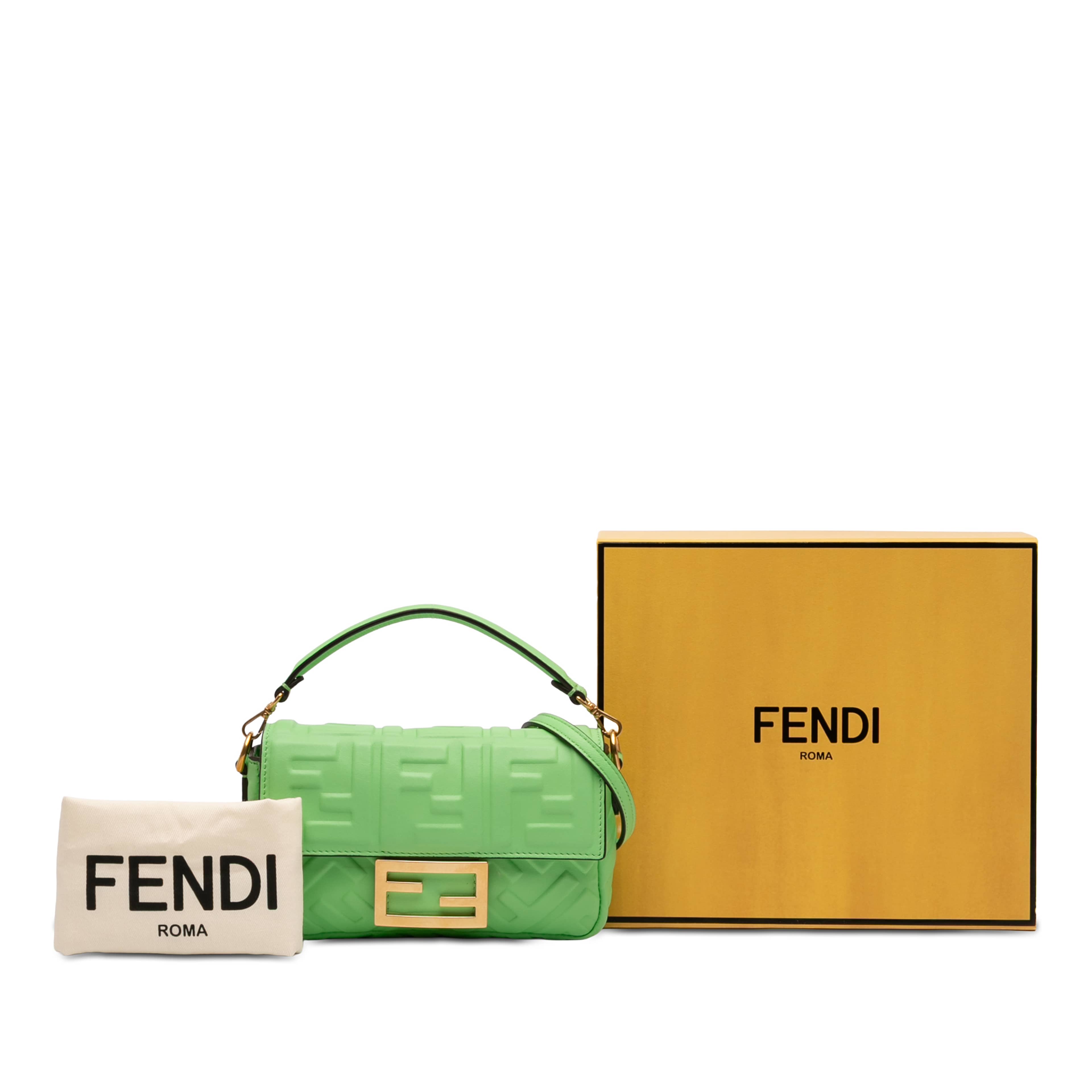 Fendi Mini Zucca Embossed Leather Baguette Satchel, från Luxclusif, i färgen grön. Klicka för att öppna bilden i stort format