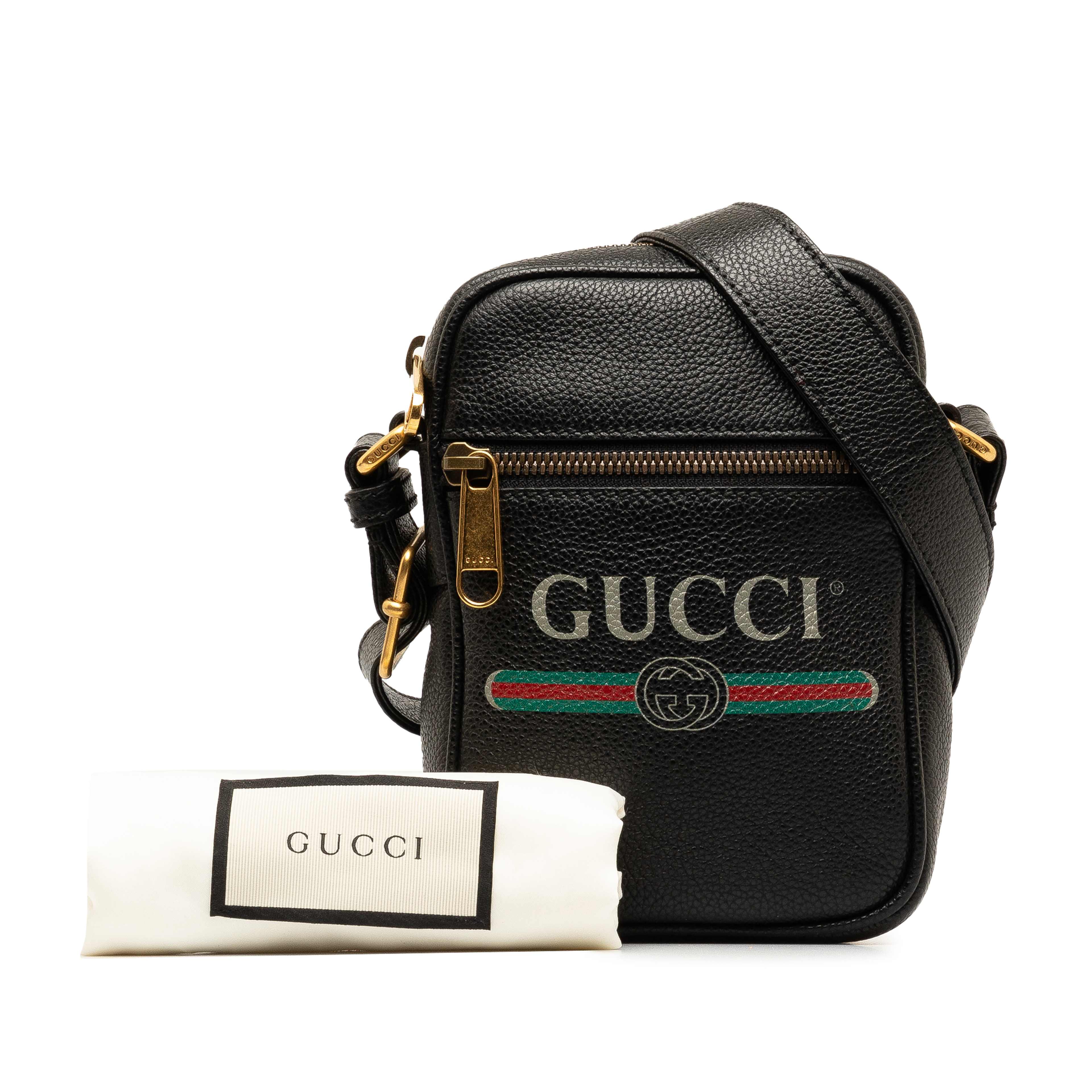 Gucci Gucci Logo Crossbody, från Luxclusif, i färgen svart. Klicka för att öppna bilden i stort format