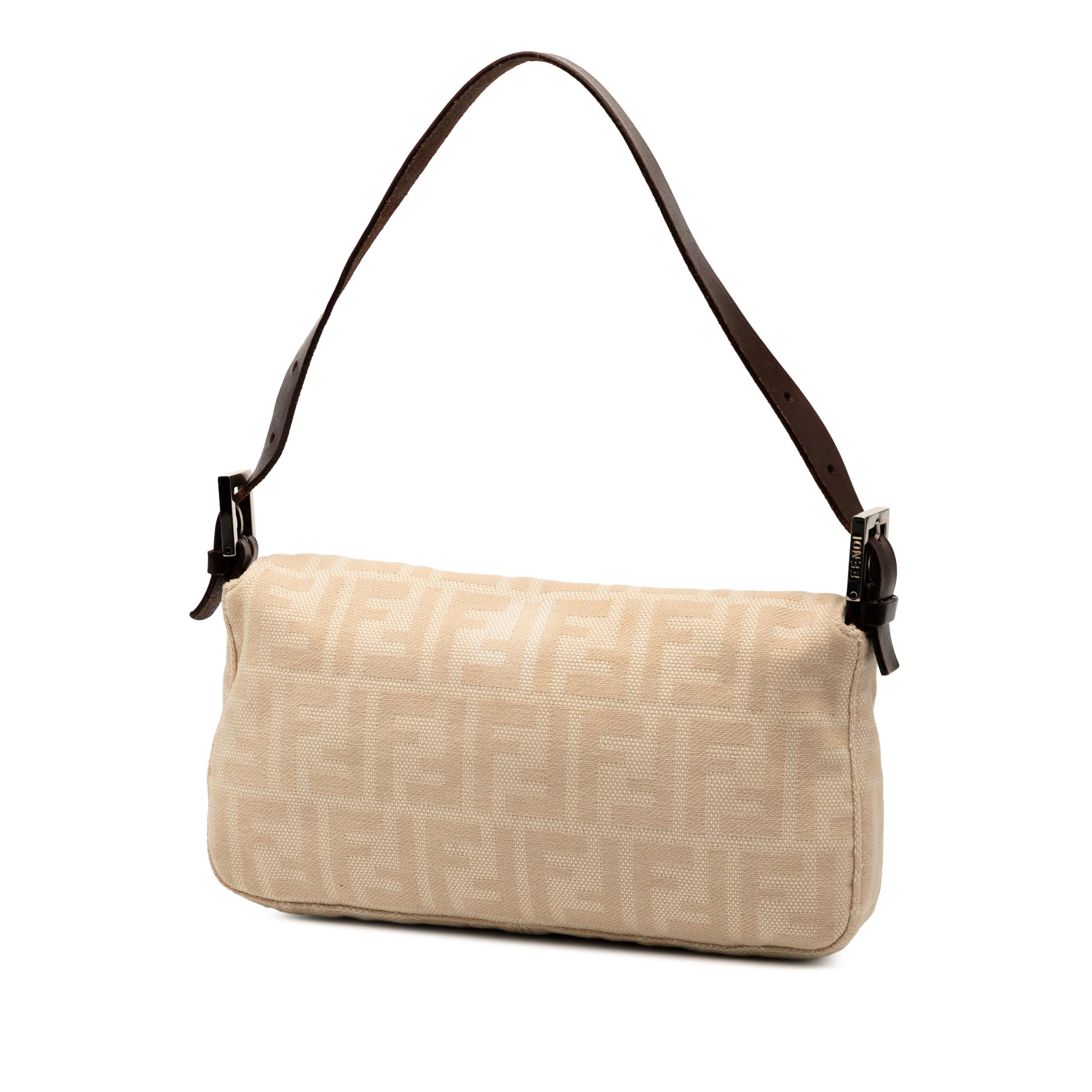 Fendi Zucca Canvas Baguette, från Luxclusif, i färgen beige. Klicka för att öppna bilden i stort format