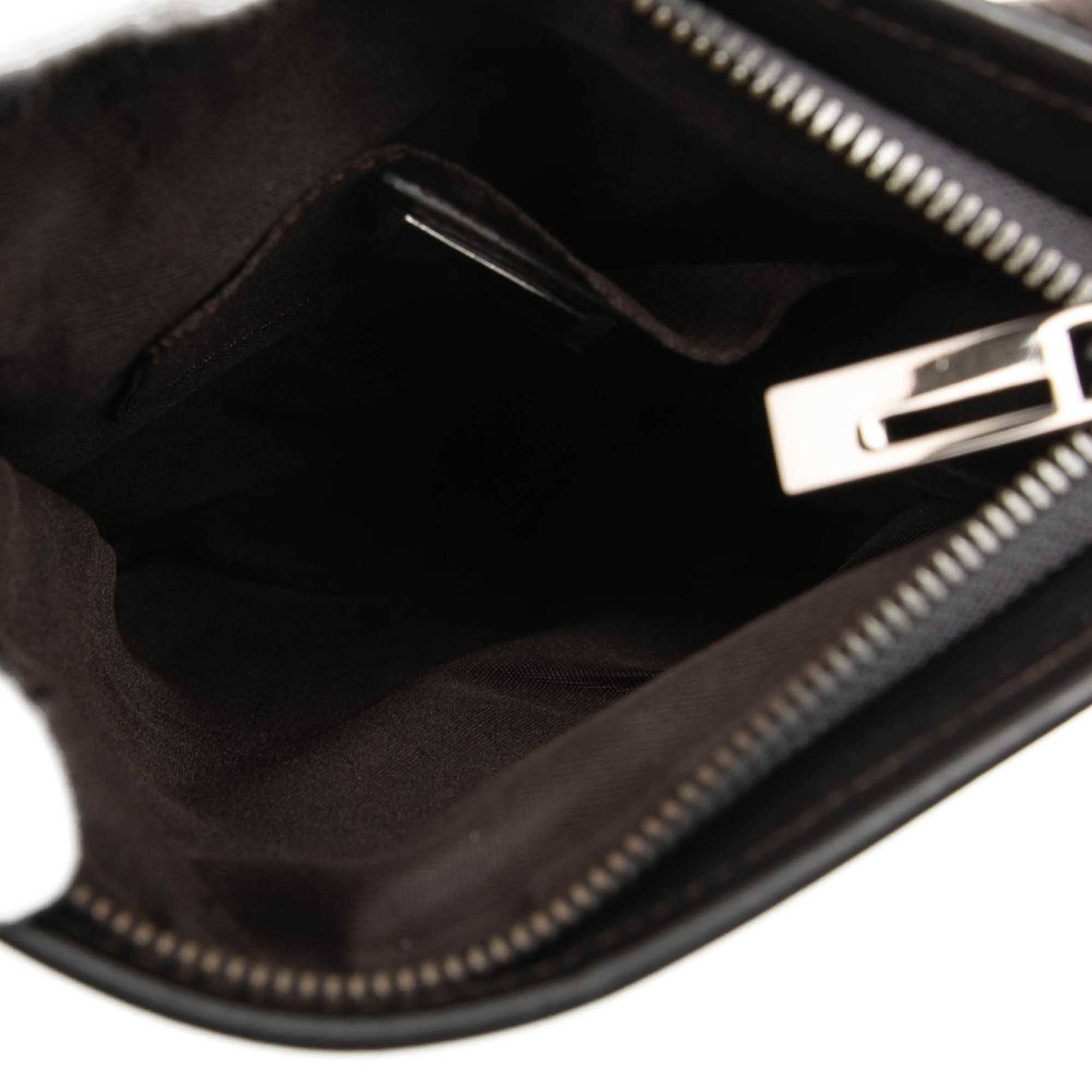 Fendi Zucchino Canvas Crossbody, från Luxclusif, i färgen brown. Klicka för att öppna bilden i stort format