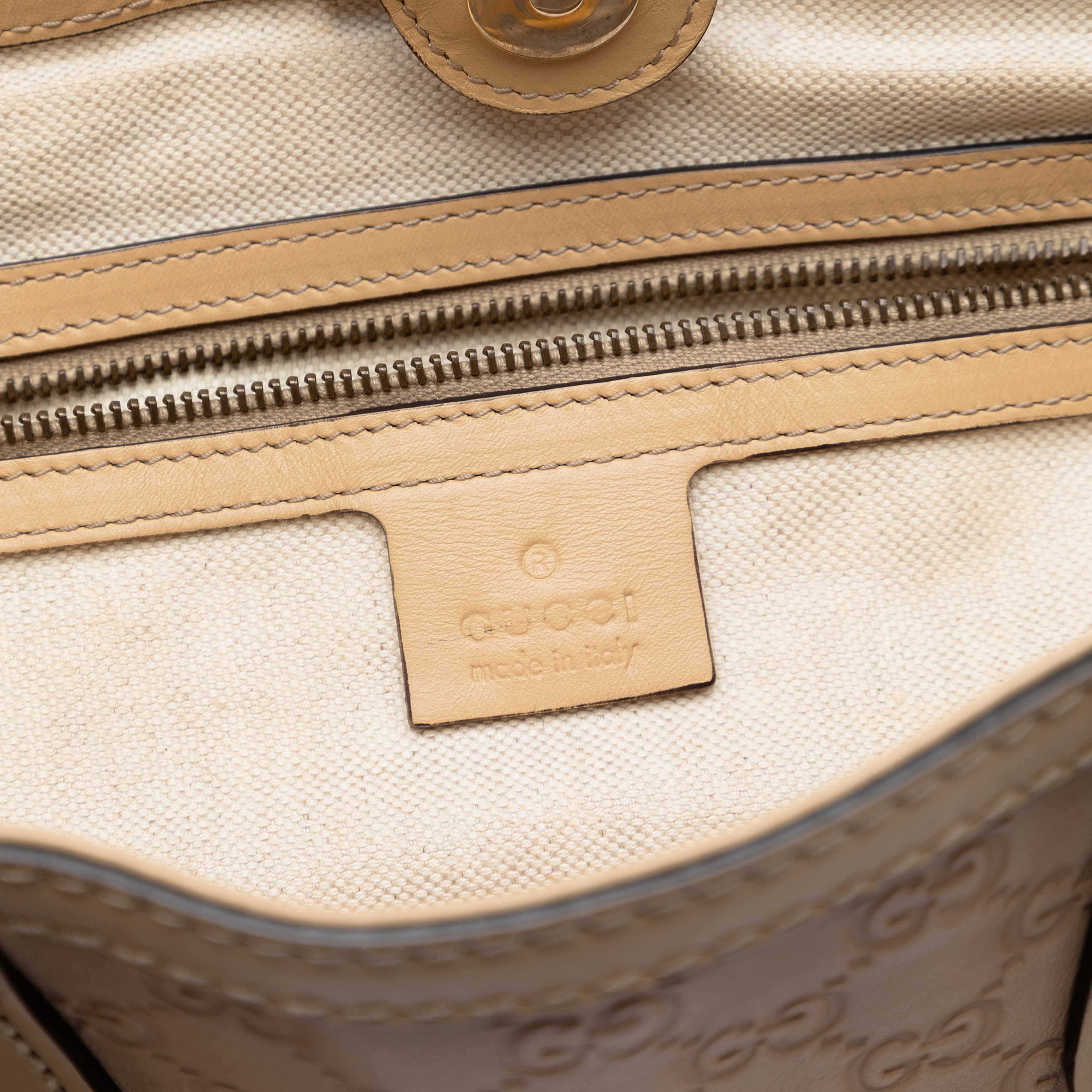 Gucci Guccissima Scarlett Tote, från Luxclusif, i färgen beige. Klicka för att öppna bilden i stort format