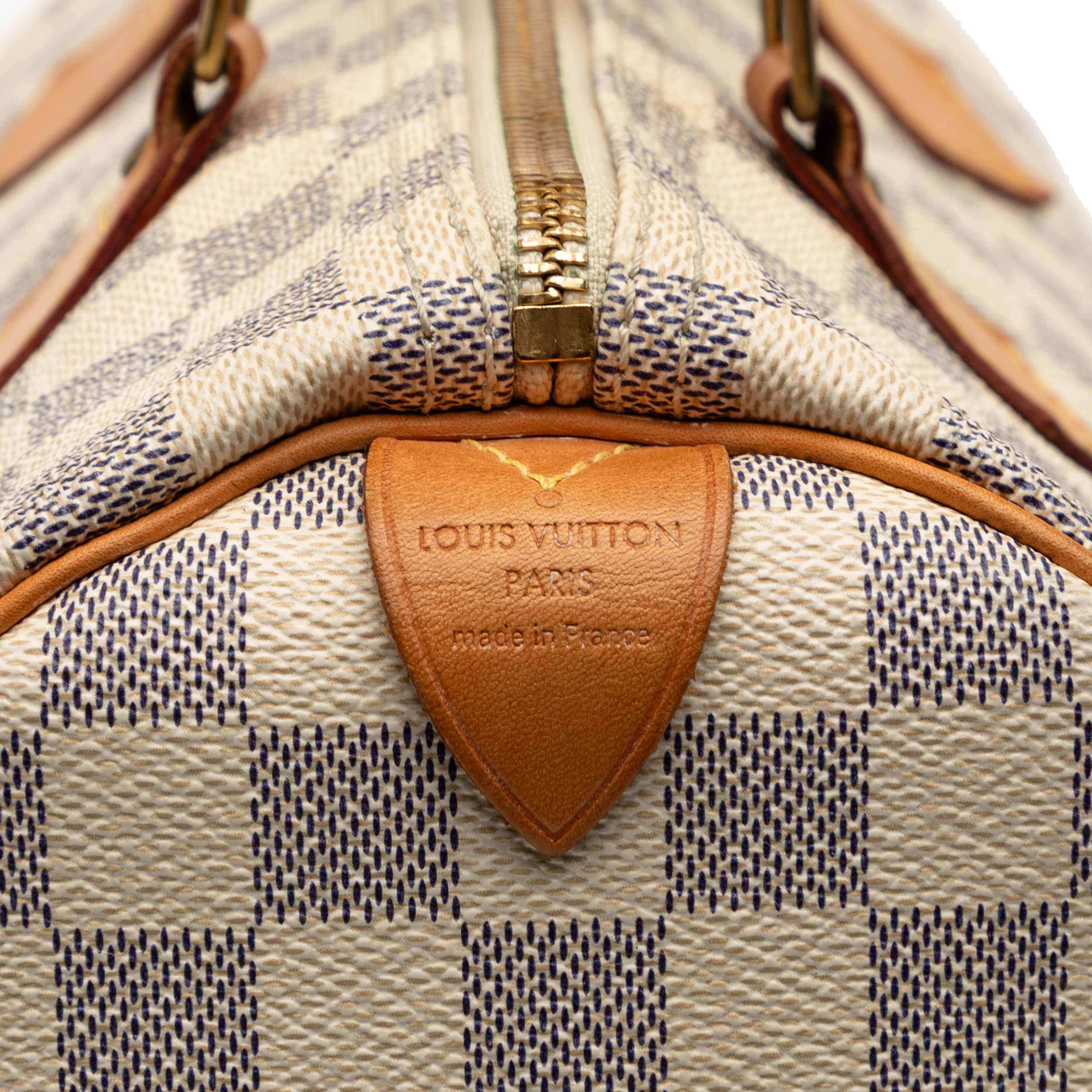 Louis Vuitton Damier Azur Speedy 30, från Luxclusif, i färgen white. Klicka för att öppna bilden i stort format