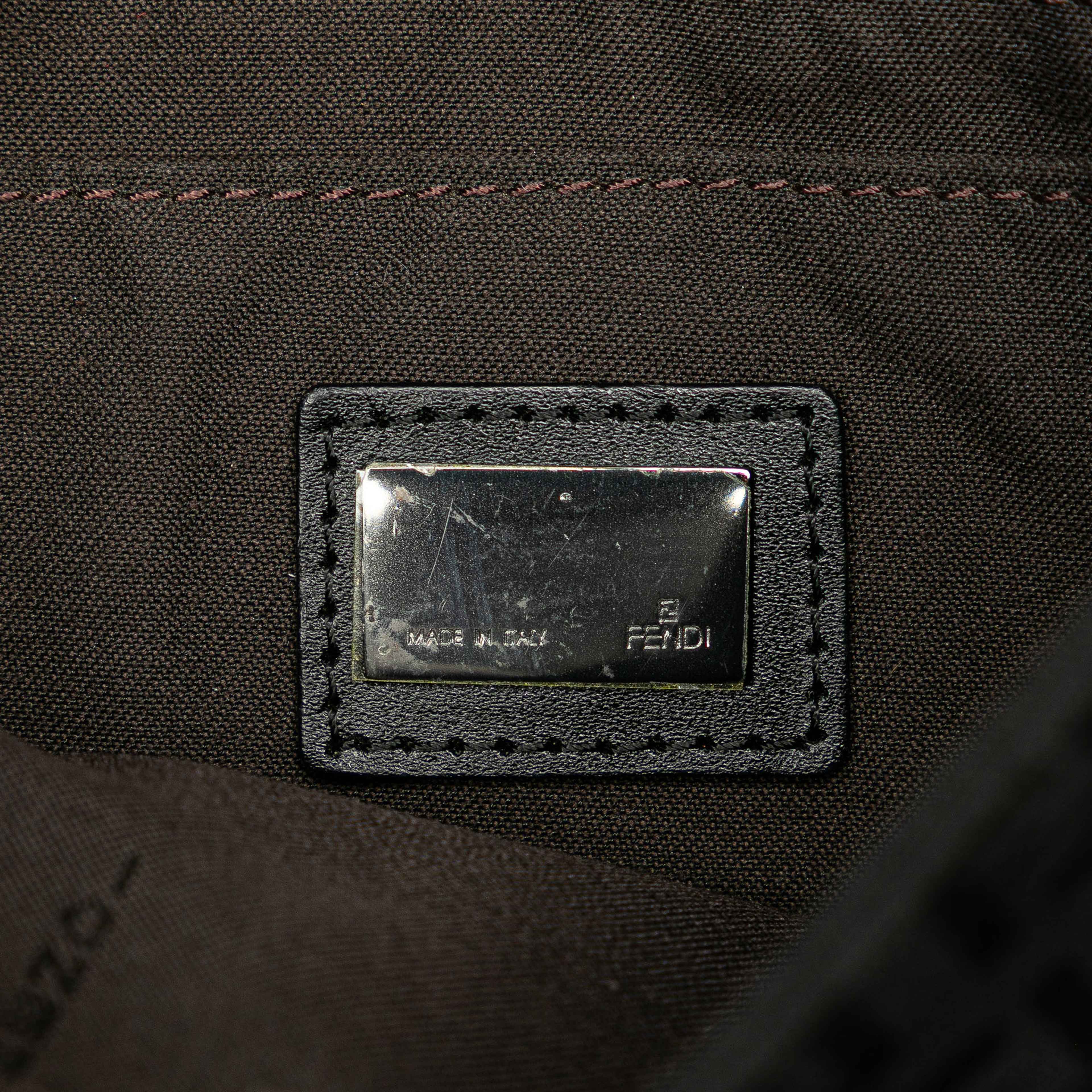 Fendi Zucchino Canvas Crossbody, från Luxclusif, i färgen dark brown. Klicka för att öppna bilden i stort format