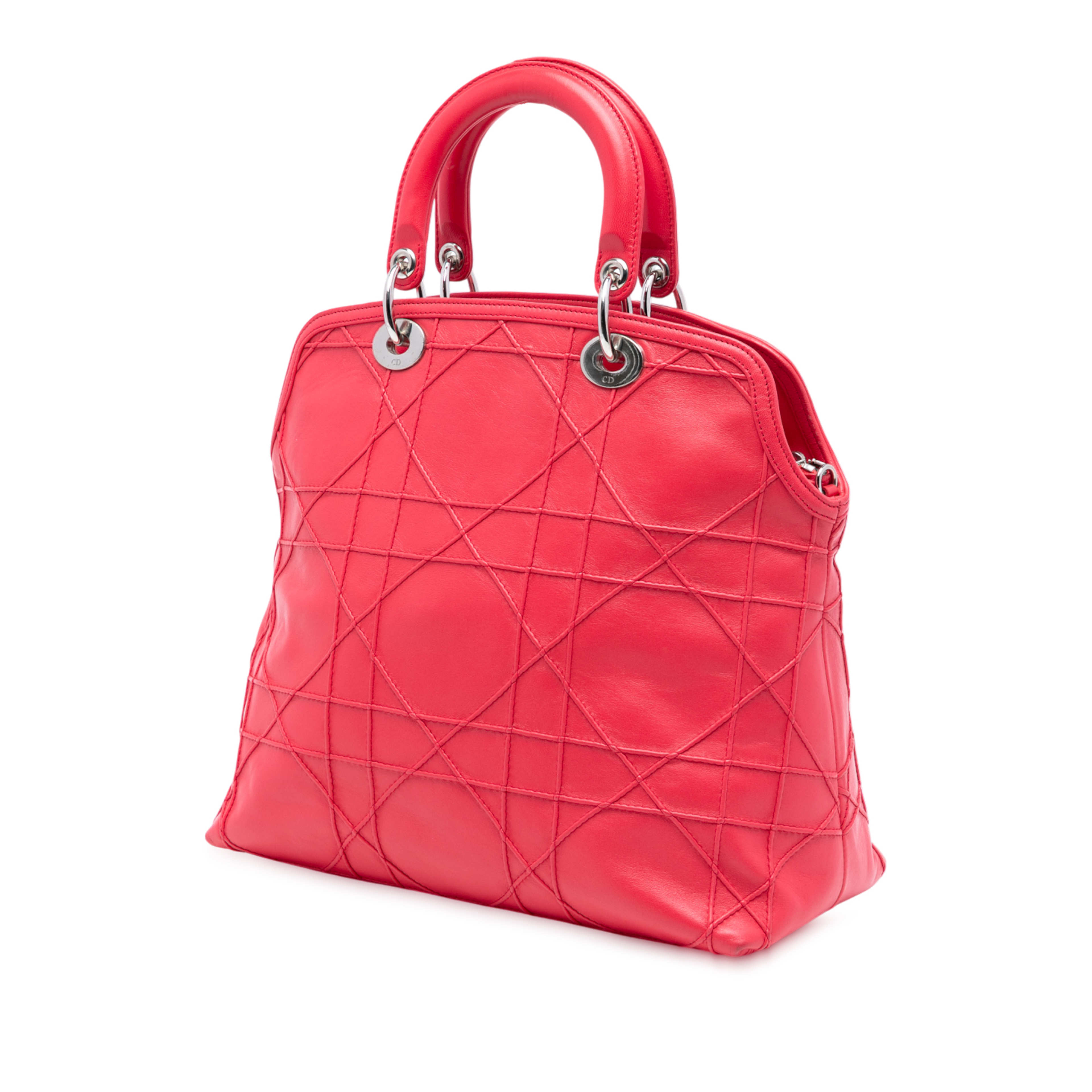 Dior Medium Lambskin Cannage Polochon Granville Satchel, från Luxclusif, i färgen red. Klicka för att öppna bilden i stort format