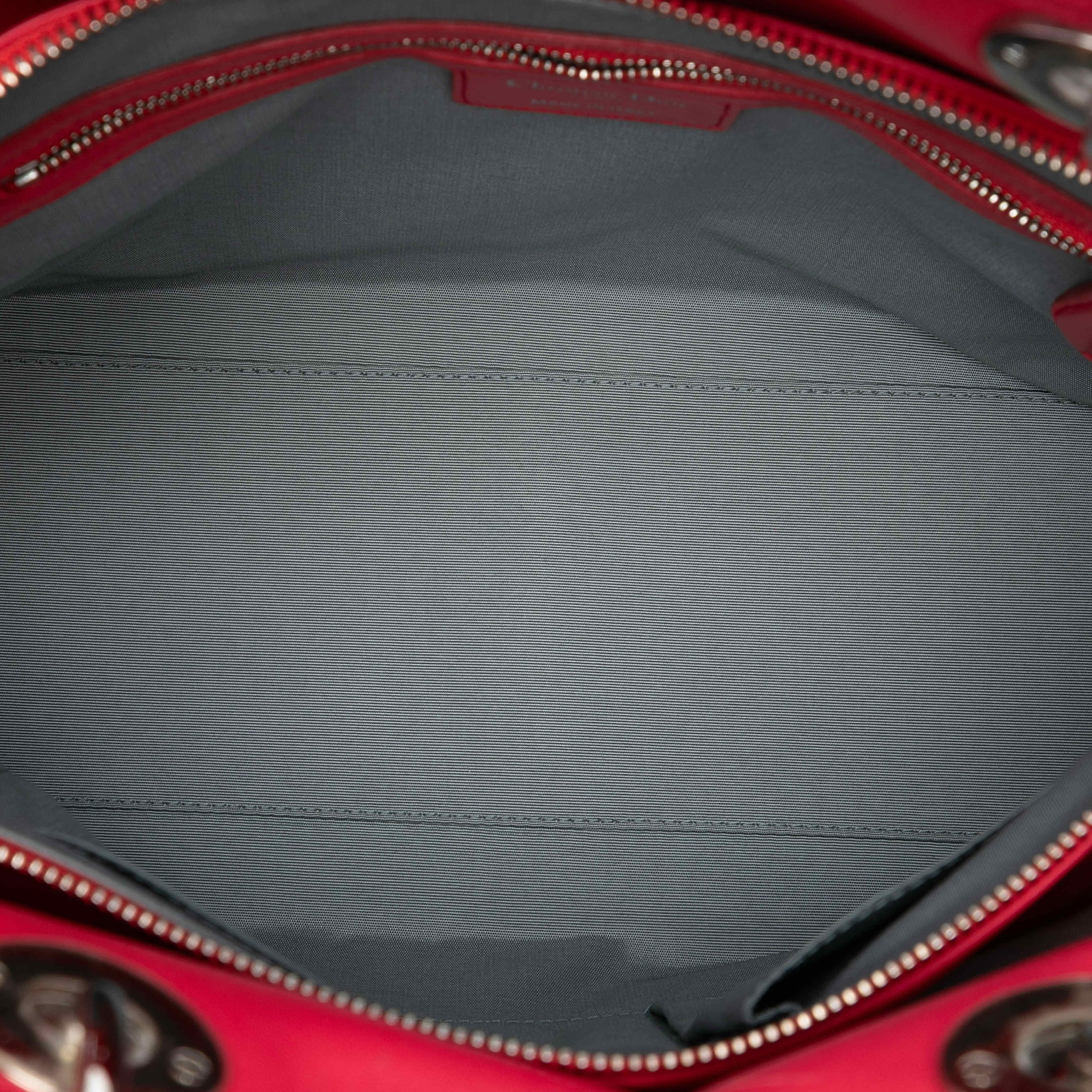 Dior Medium Lambskin Cannage Polochon Granville Satchel, från Luxclusif, i färgen red. Klicka för att öppna bilden i stort format