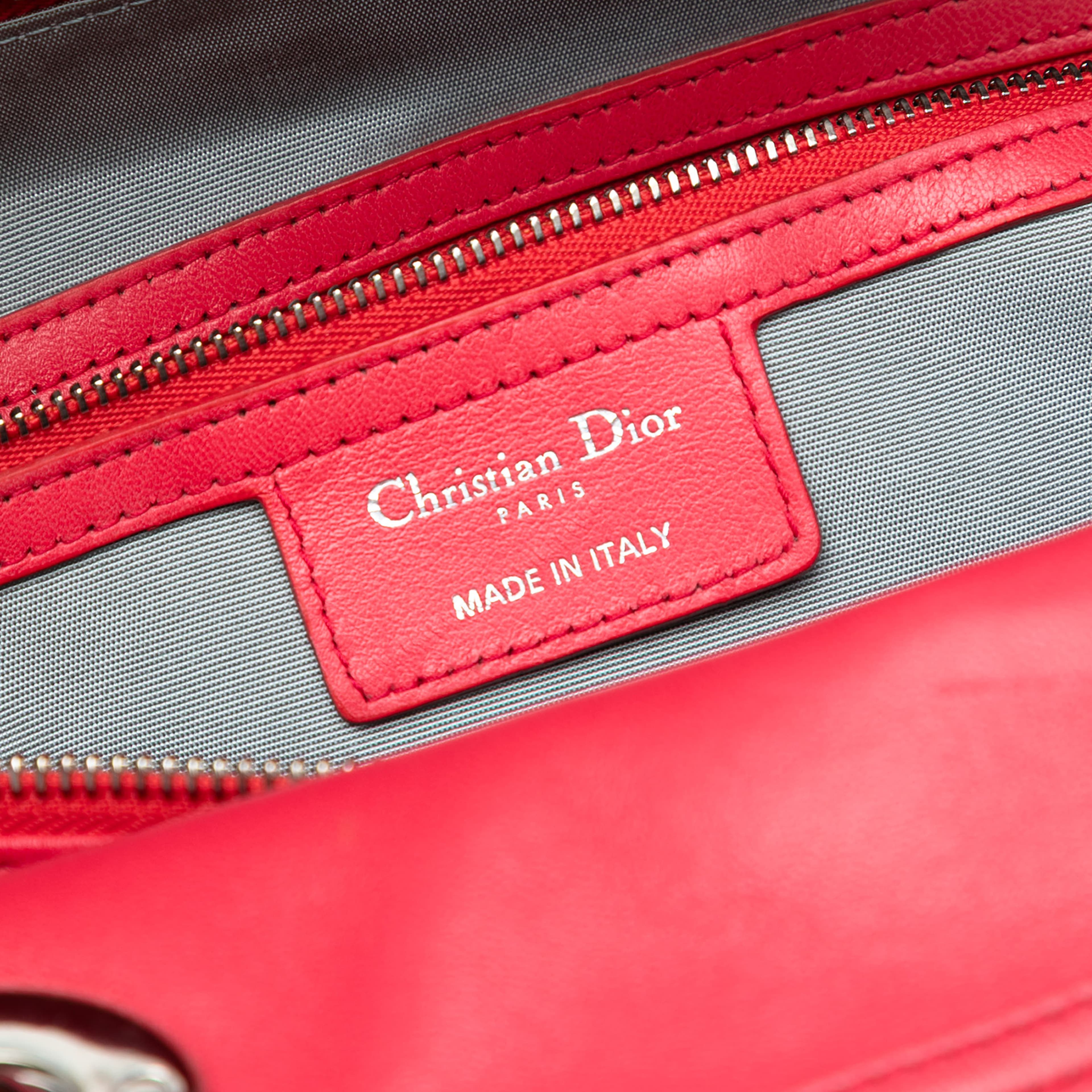 Dior Medium Lambskin Cannage Polochon Granville Satchel, från Luxclusif, i färgen red. Klicka för att öppna bilden i stort format