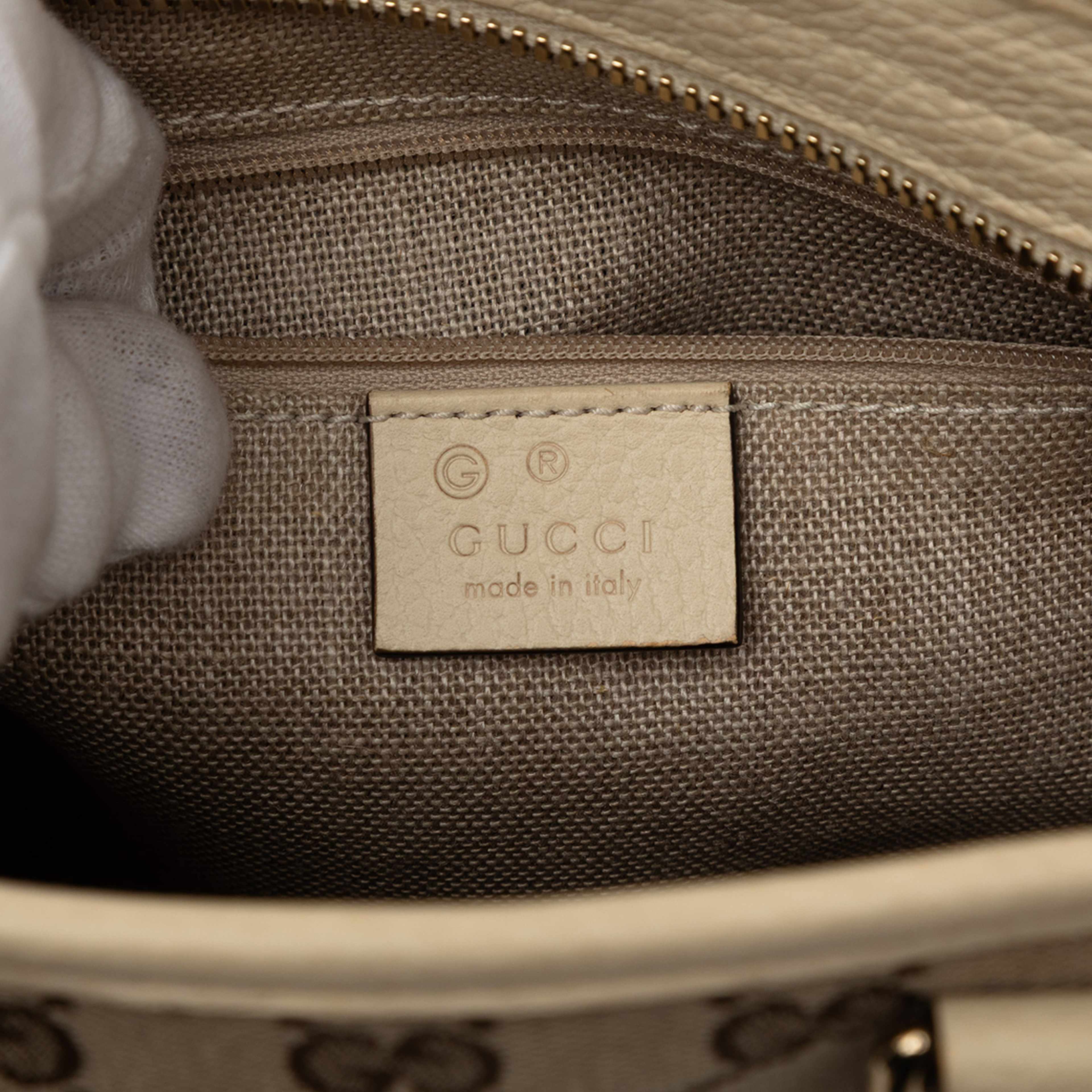Gucci Small Gg Canvas Bree Satchel, från Luxclusif, i färgen beige. Klicka för att öppna bilden i stort format