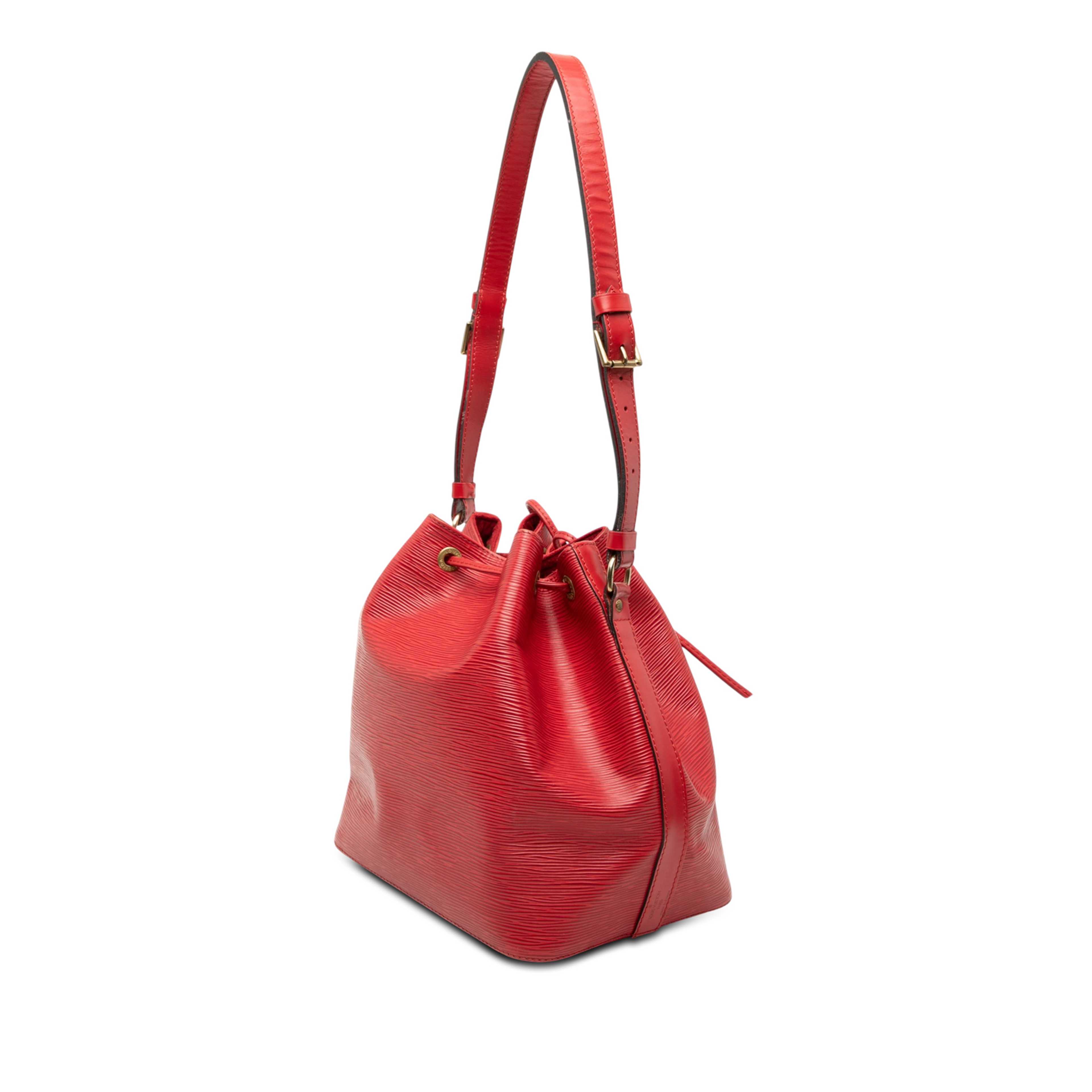 Louis Vuitton Epi Petit Noe, från Luxclusif, i färgen röd. Klicka för att öppna bilden i stort format