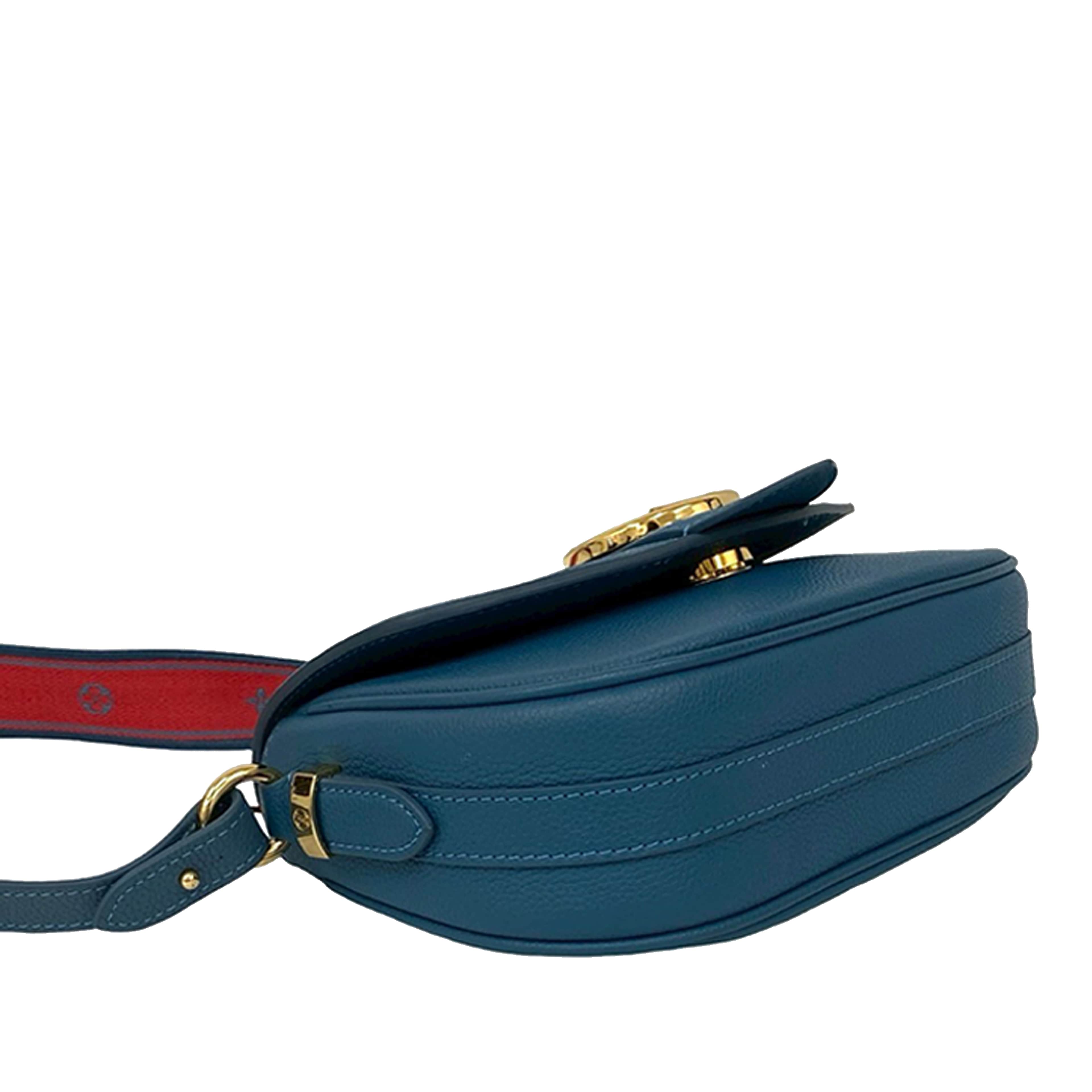 Louis Vuitton Grained Calfskin Lv Pont 9 Soft Mm, från Luxclusif, i färgen blue. Klicka för att öppna bilden i stort format