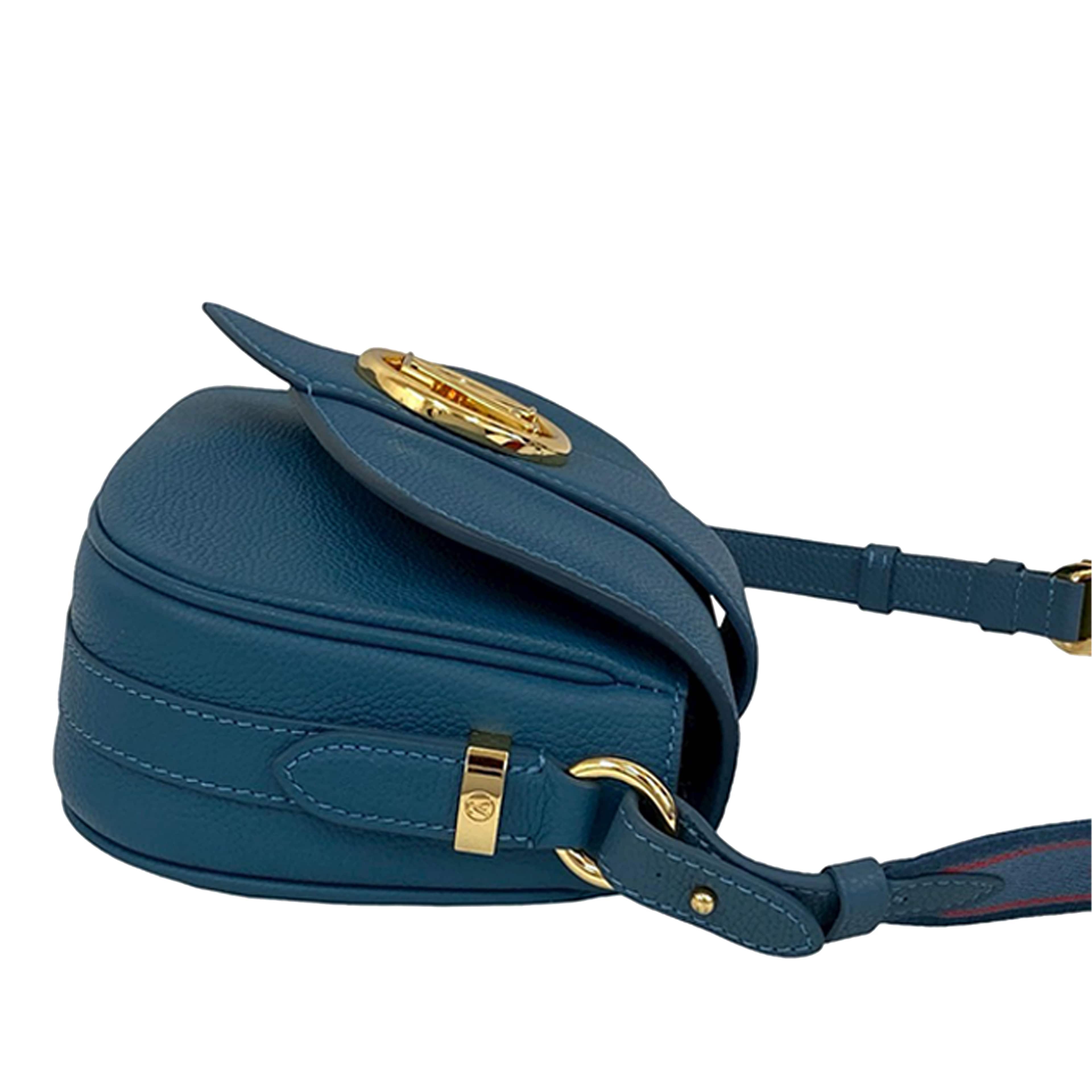 Louis Vuitton Grained Calfskin Lv Pont 9 Soft Mm, från Luxclusif, i färgen blue. Klicka för att öppna bilden i stort format