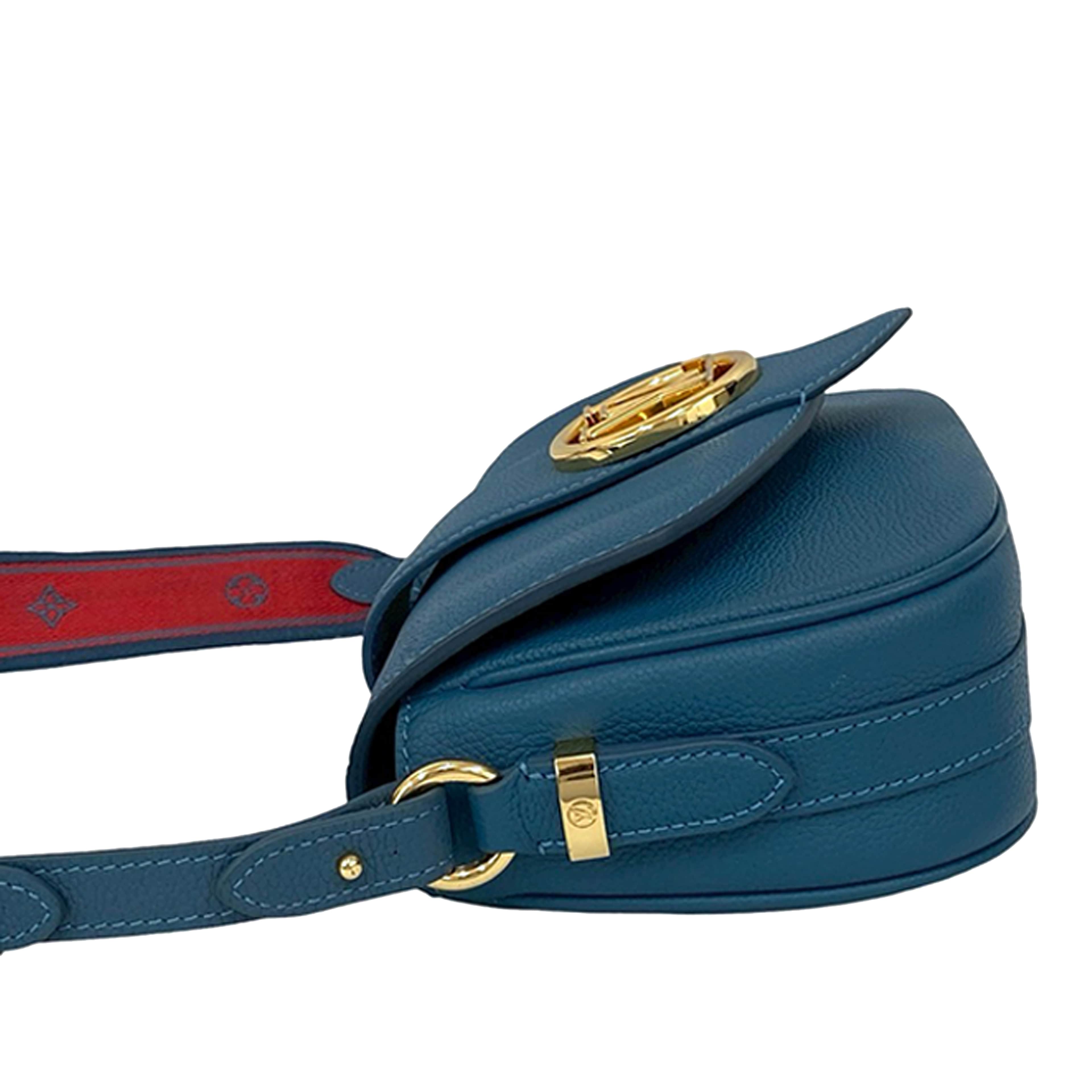 Louis Vuitton Grained Calfskin Lv Pont 9 Soft Mm, från Luxclusif, i färgen blå. Klicka för att öppna bilden i stort format