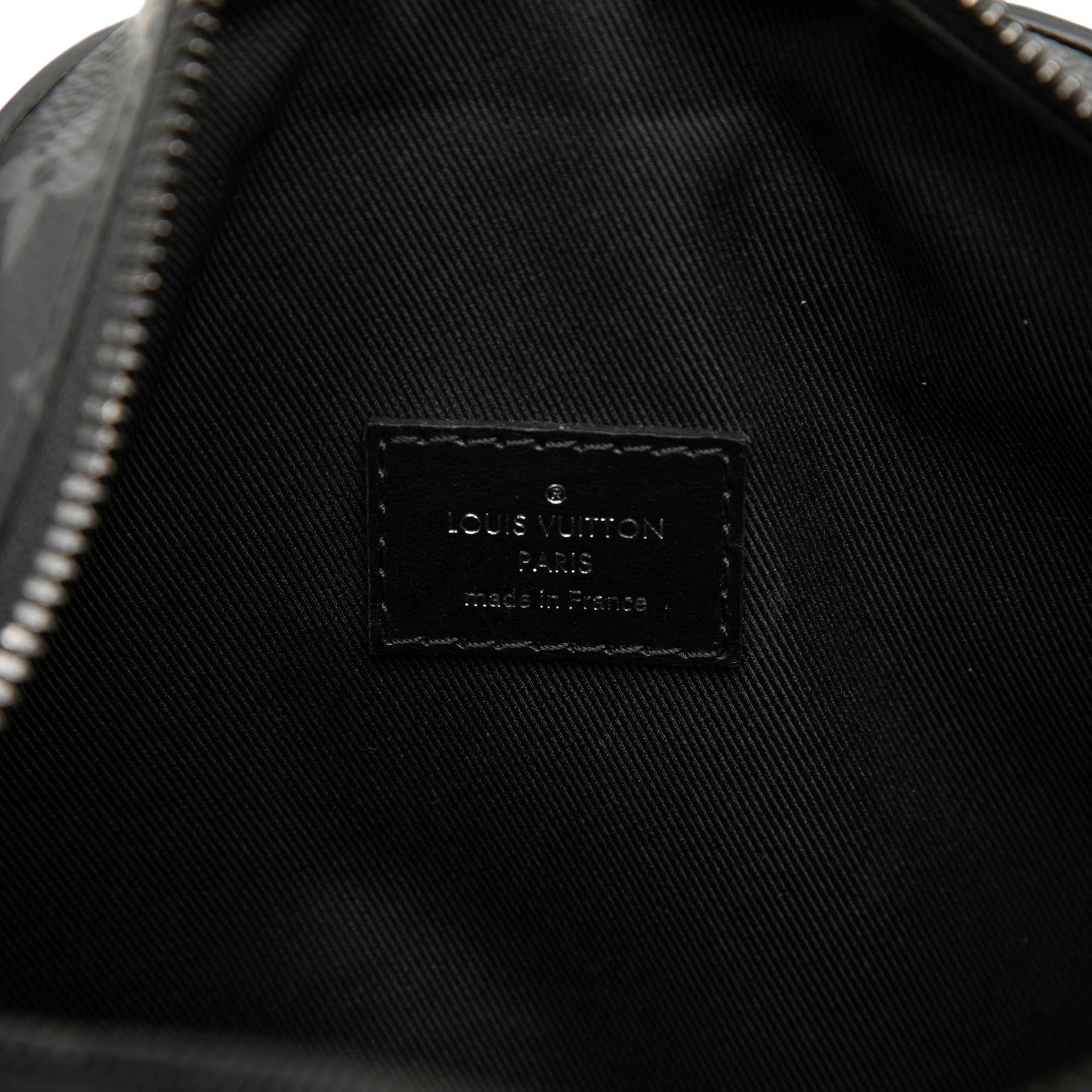 Louis Vuitton Monogram Eclipse Soft Trunk, från Luxclusif, i färgen black. Klicka för att öppna bilden i stort format
