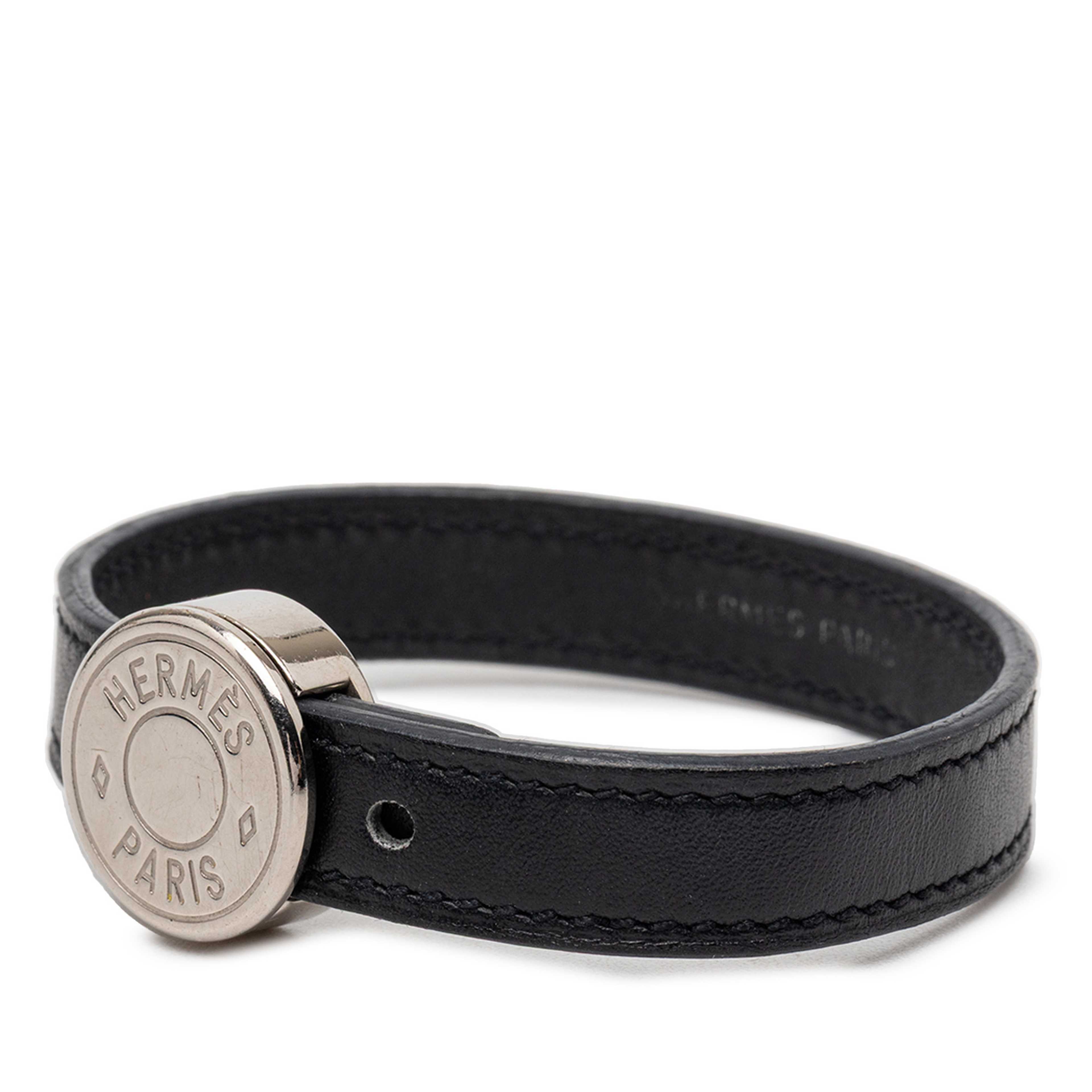 Hermès Swift Clou De Selle Looping Bracelet, från Luxclusif, i färgen black. Klicka för att öppna bilden i stort format