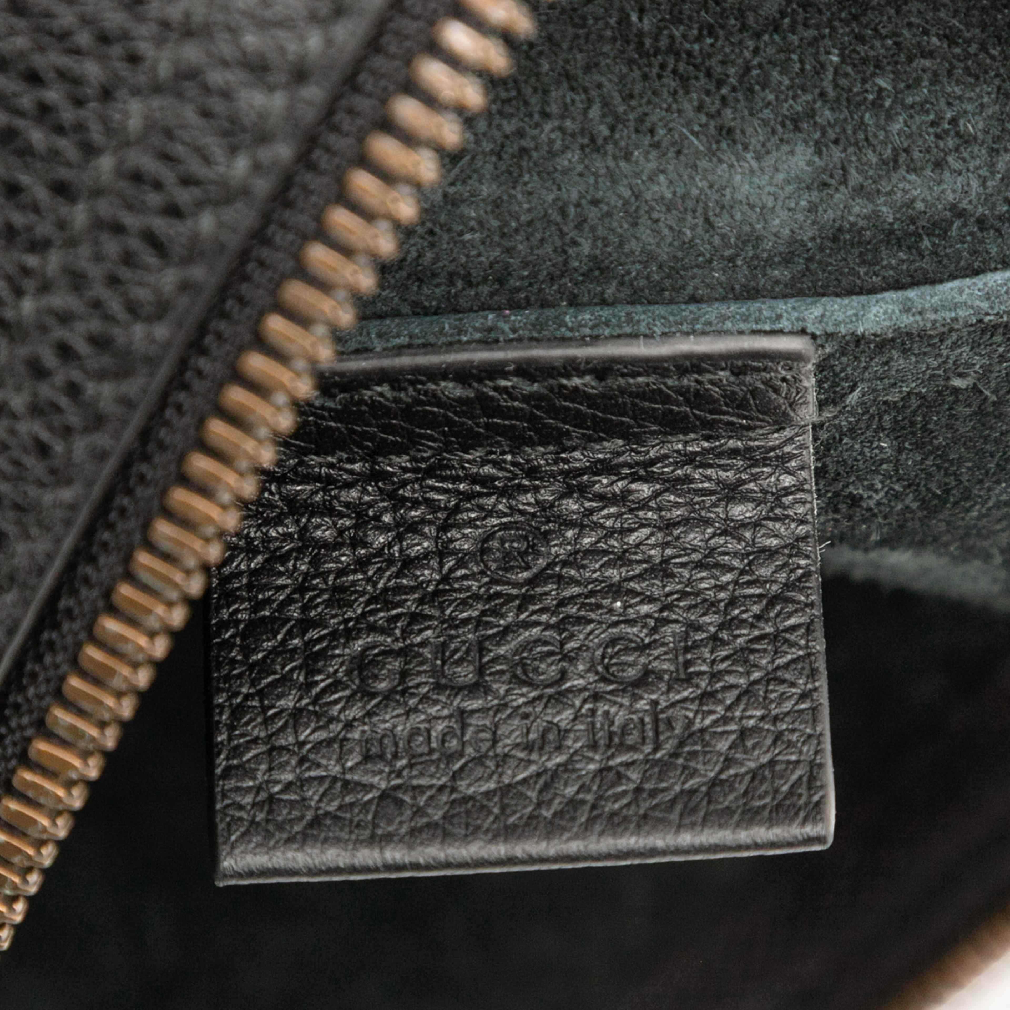 Gucci Medium Leather Logo Portfolio Clutch, från Luxclusif, i färgen black. Klicka för att öppna bilden i stort format