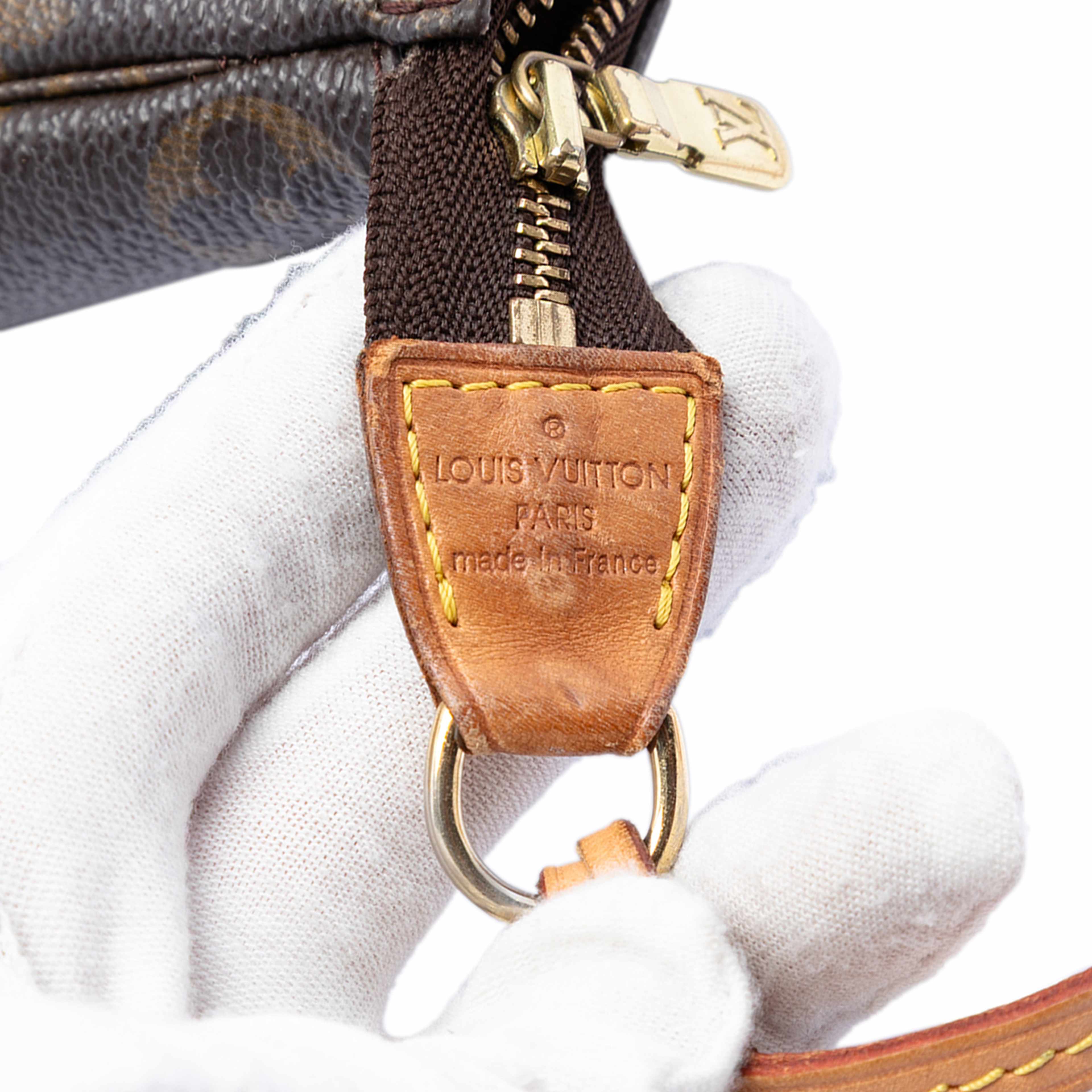 Louis Vuitton Monogram Pochette Accessoires, från Luxclusif, i färgen brown. Klicka för att öppna bilden i stort format