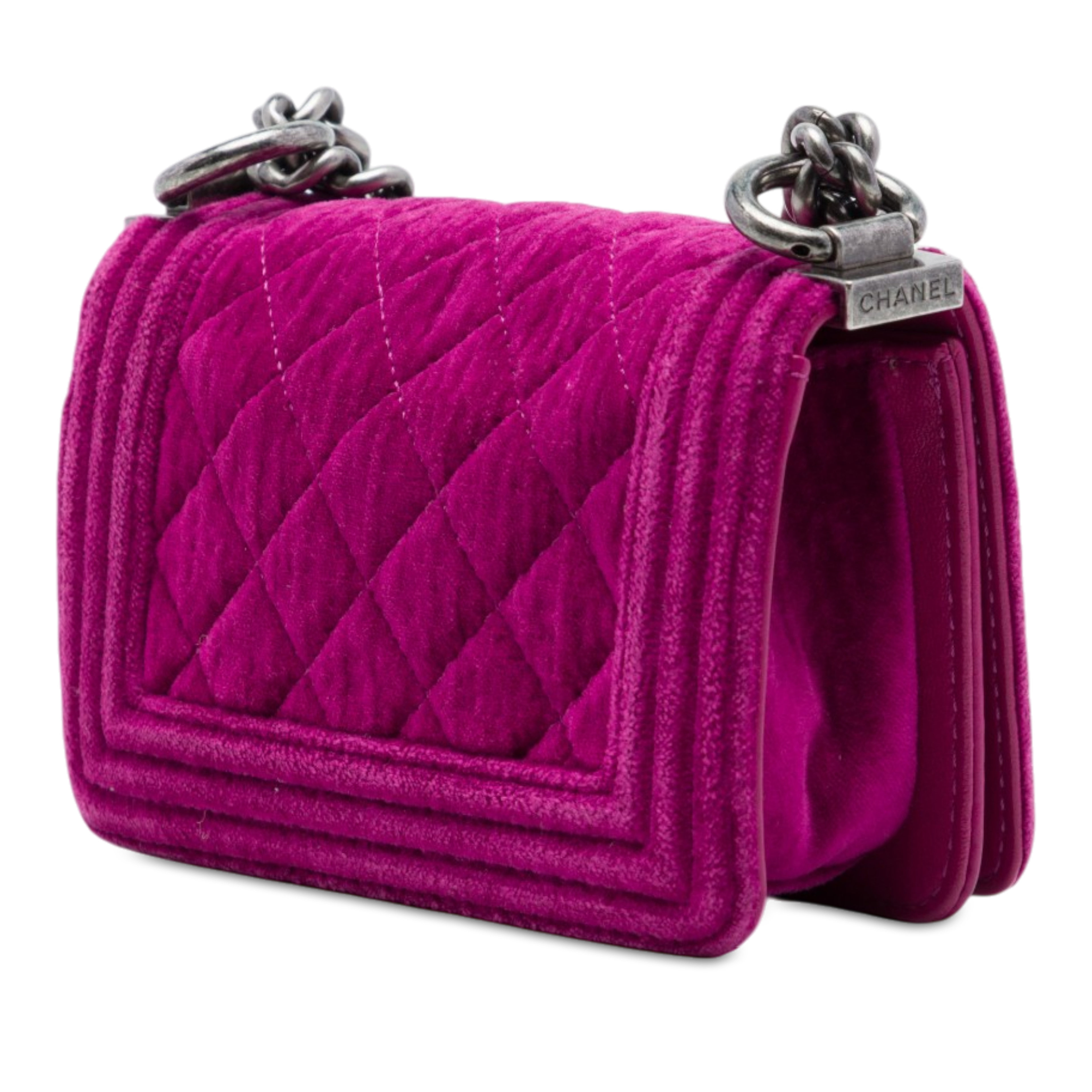Chanel Mini Quilted Velvet Boy Flap, från Luxclusif, i färgen rosa. Klicka för att öppna bilden i stort format