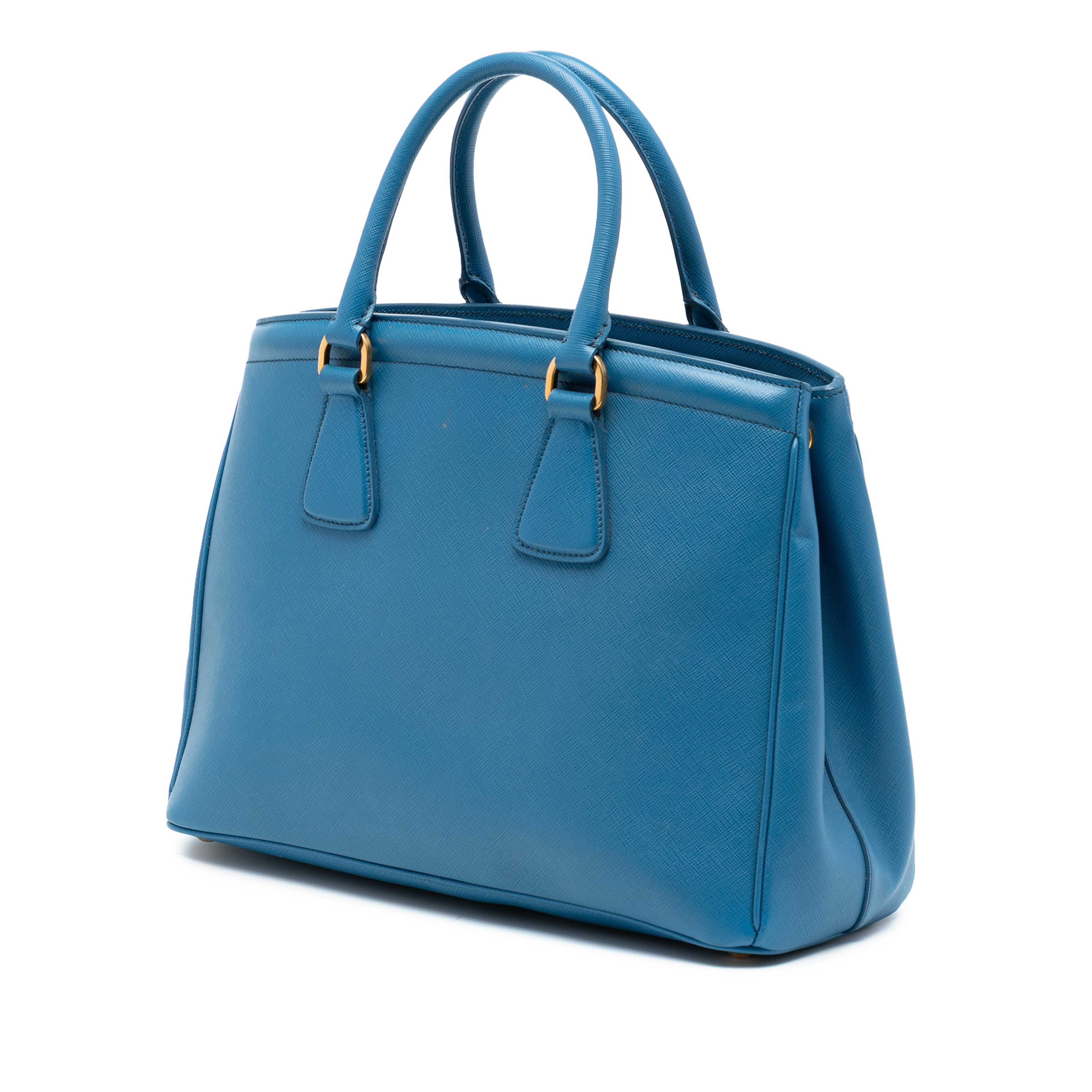 Prada Saffiano Lux Parabole Tote, från Luxclusif, i färgen blue. Klicka för att öppna bilden i stort format