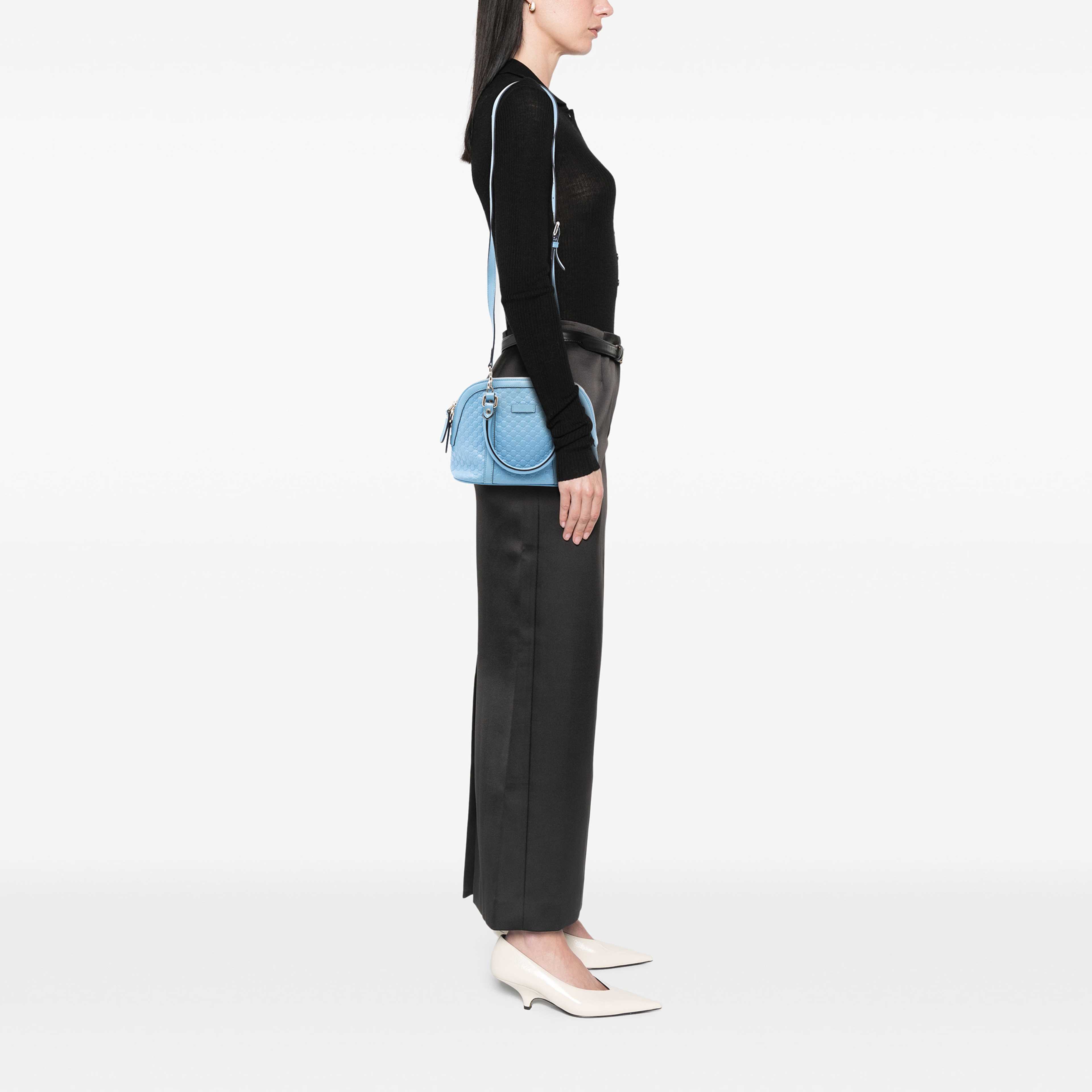 Gucci Mini Microguccissima Dome Satchel, från Luxclusif, i färgen blå. Klicka för att öppna bilden i stort format