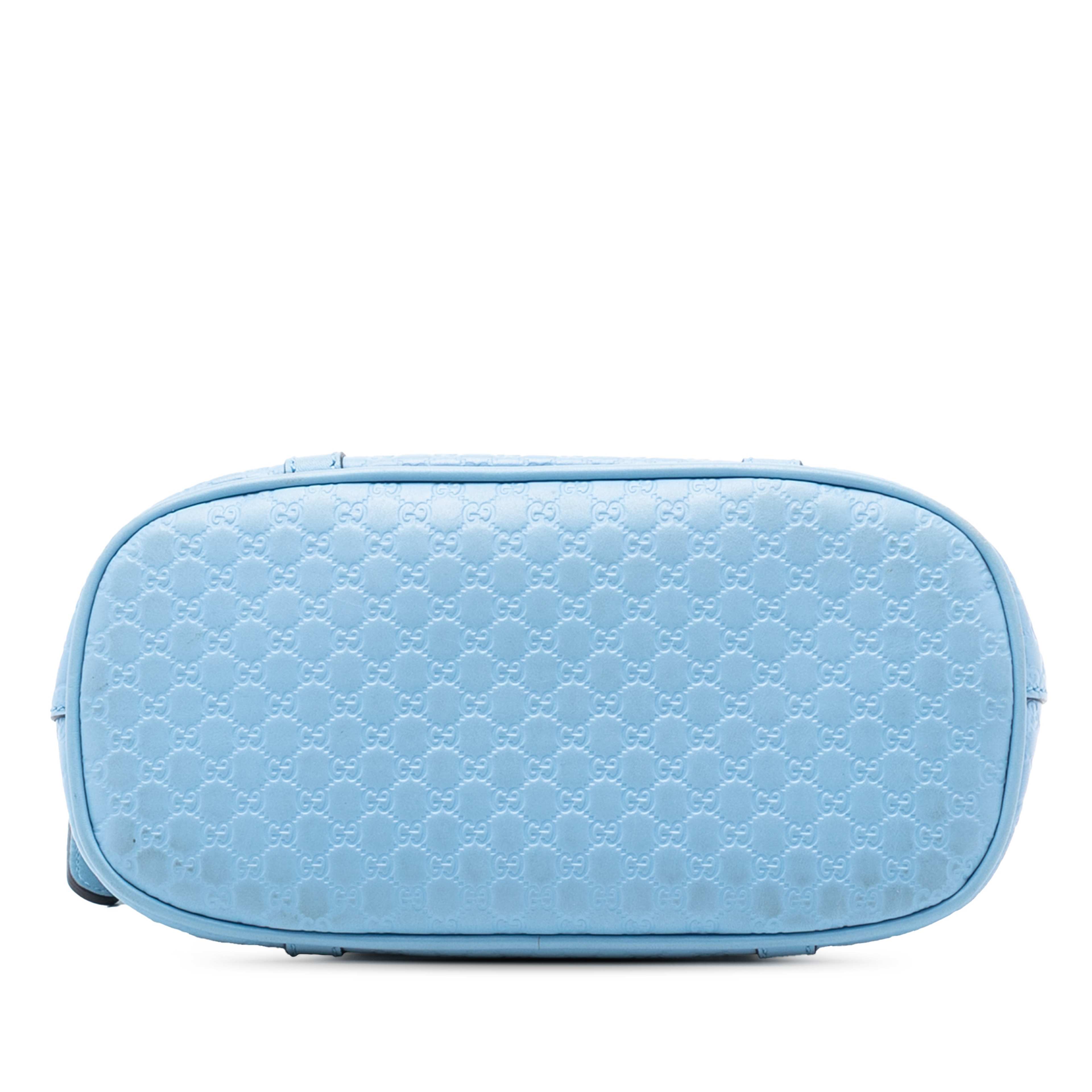 Gucci Mini Microguccissima Dome Satchel, från Luxclusif, i färgen blå. Klicka för att öppna bilden i stort format