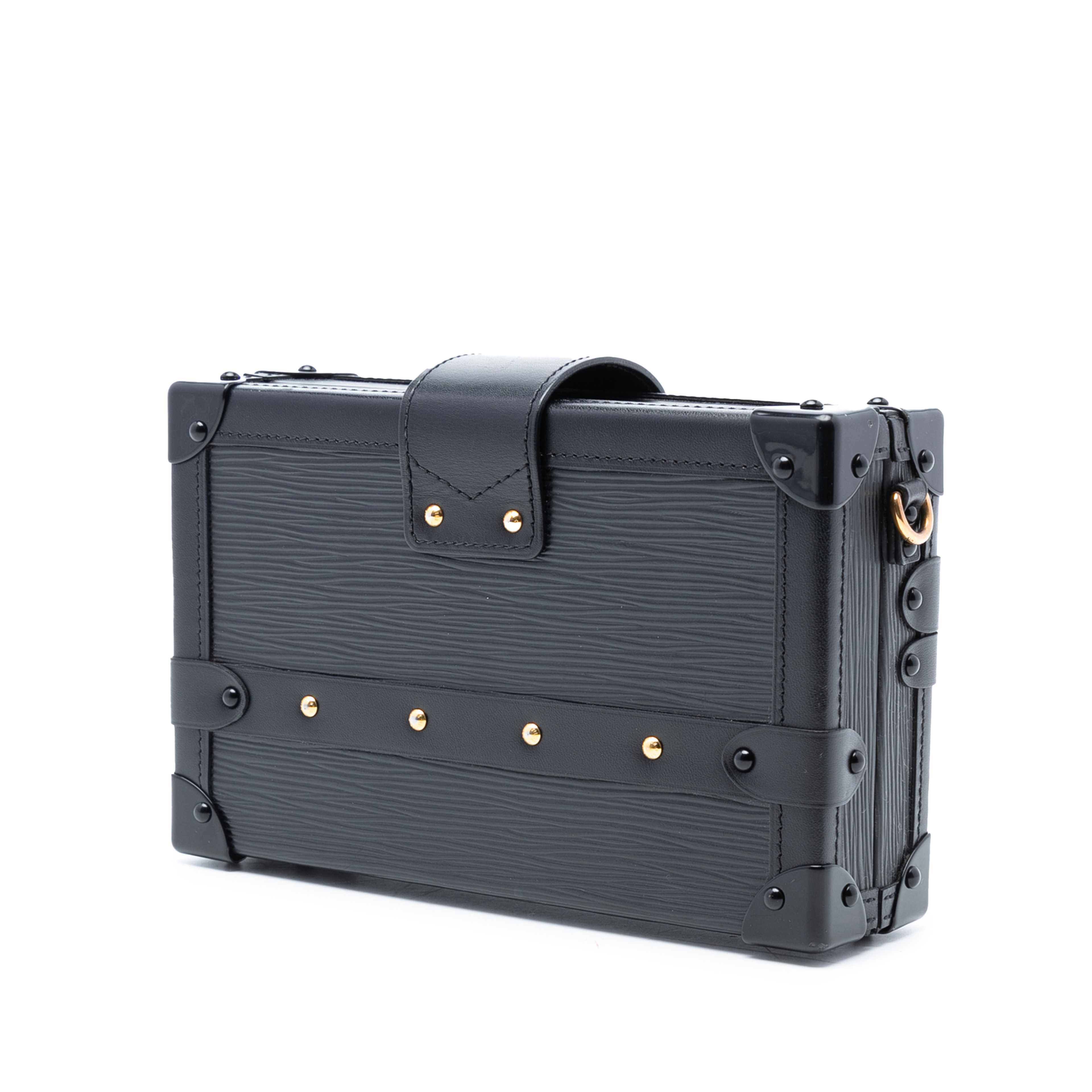 Louis Vuitton Epi Petite Malle, från Luxclusif, i färgen black. Klicka för att öppna bilden i stort format