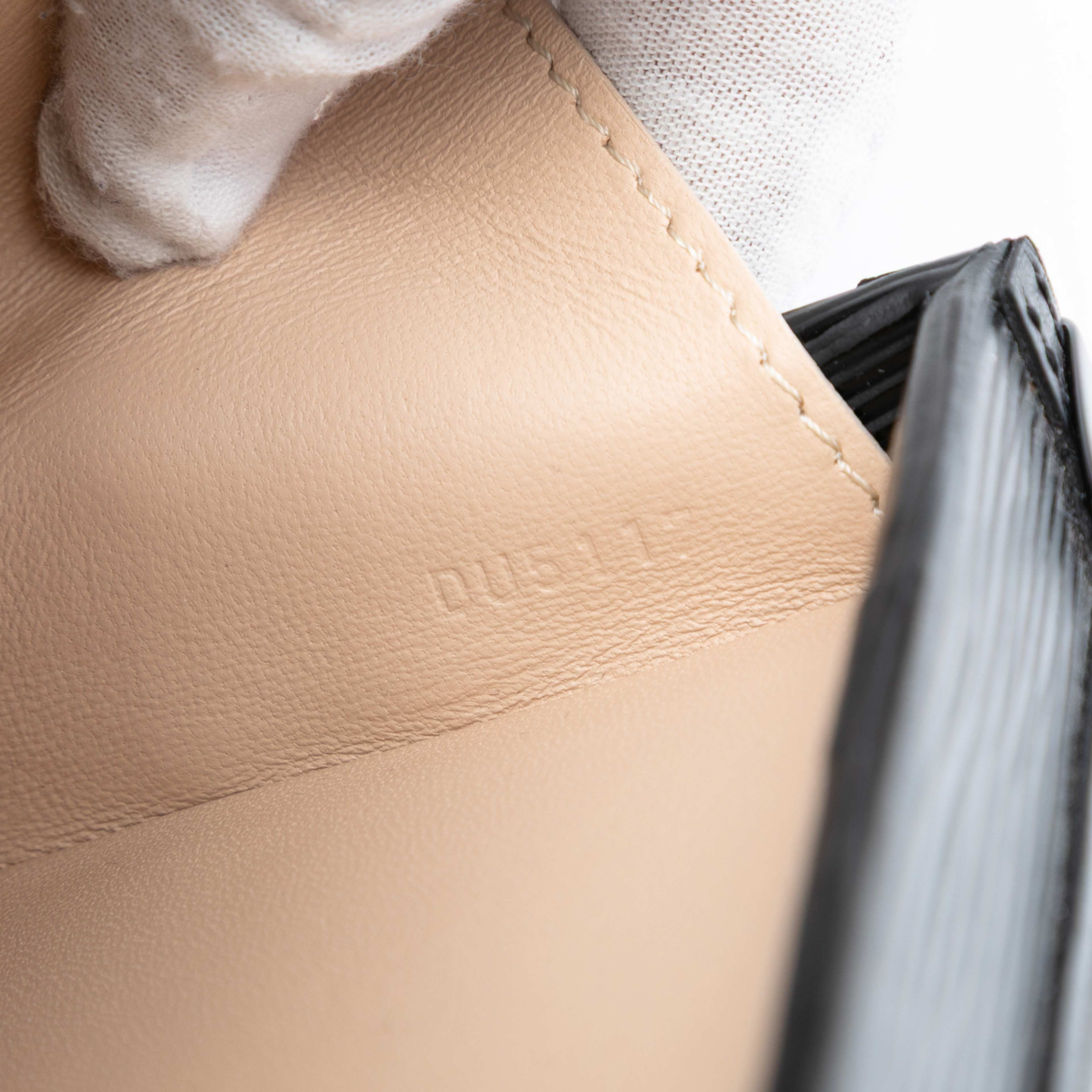 Louis Vuitton Epi Petite Malle, från Luxclusif, i färgen black. Klicka för att öppna bilden i stort format