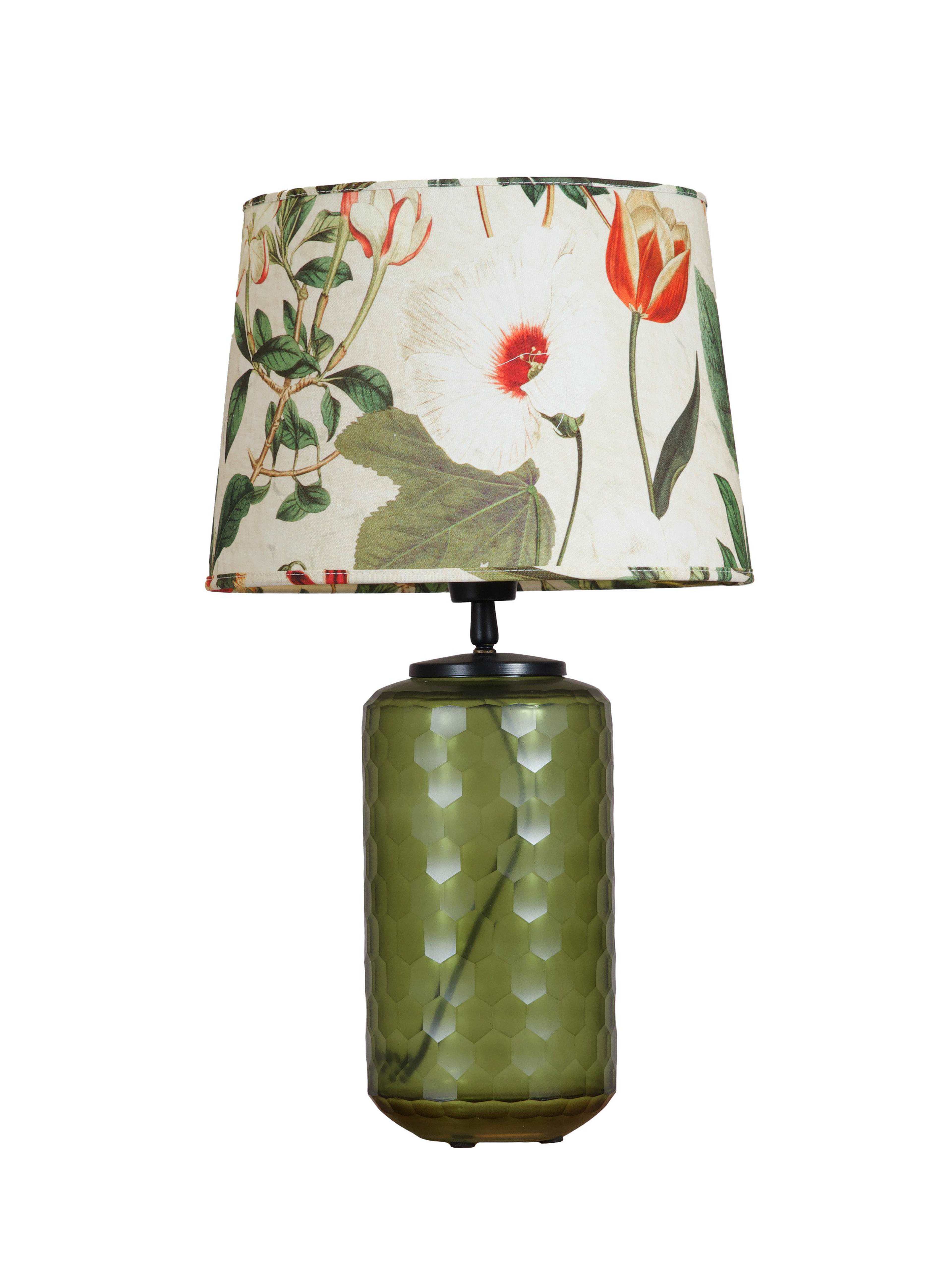 Gabby Bordslampa, från PR Home, i färgen offwhite. Klicka för att öppna bilden i stort format