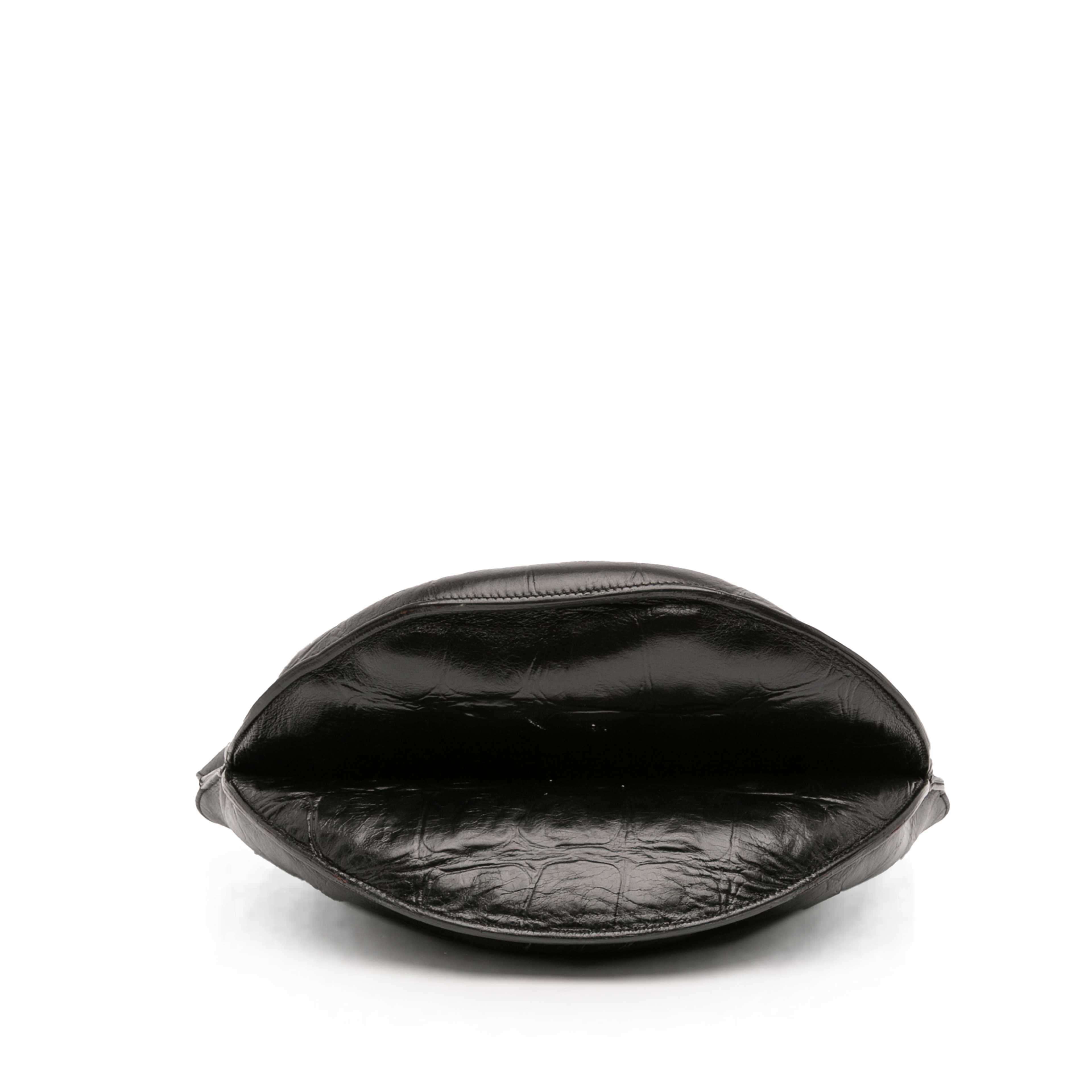 Celine Croc Embossed Leather Curved Shoulder Bag, från Luxclusif, i färgen black. Klicka för att öppna bilden i stort format