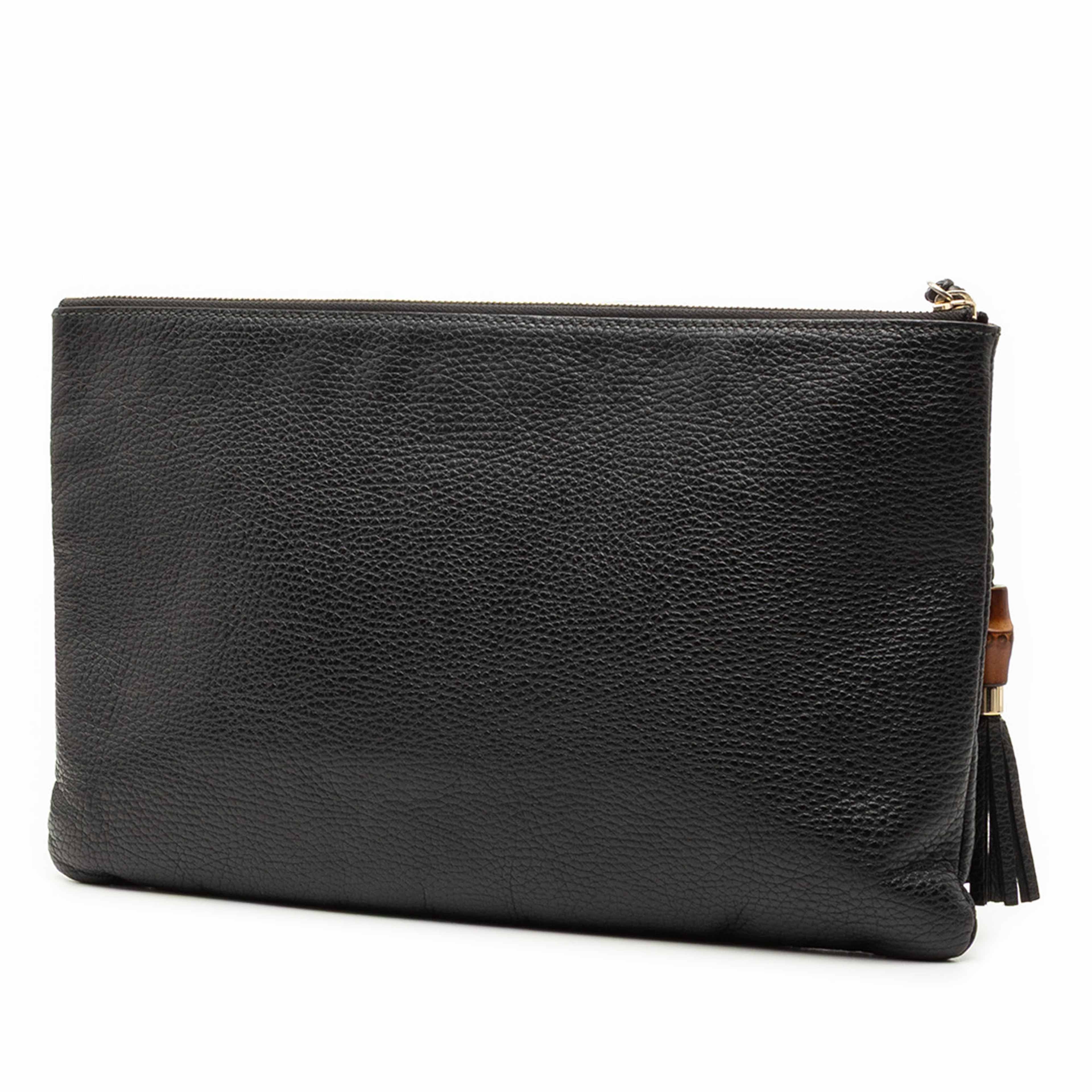 Gucci Calfskin Bamboo Tassel Clutch, från Luxclusif, i färgen black. Klicka för att öppna bilden i stort format