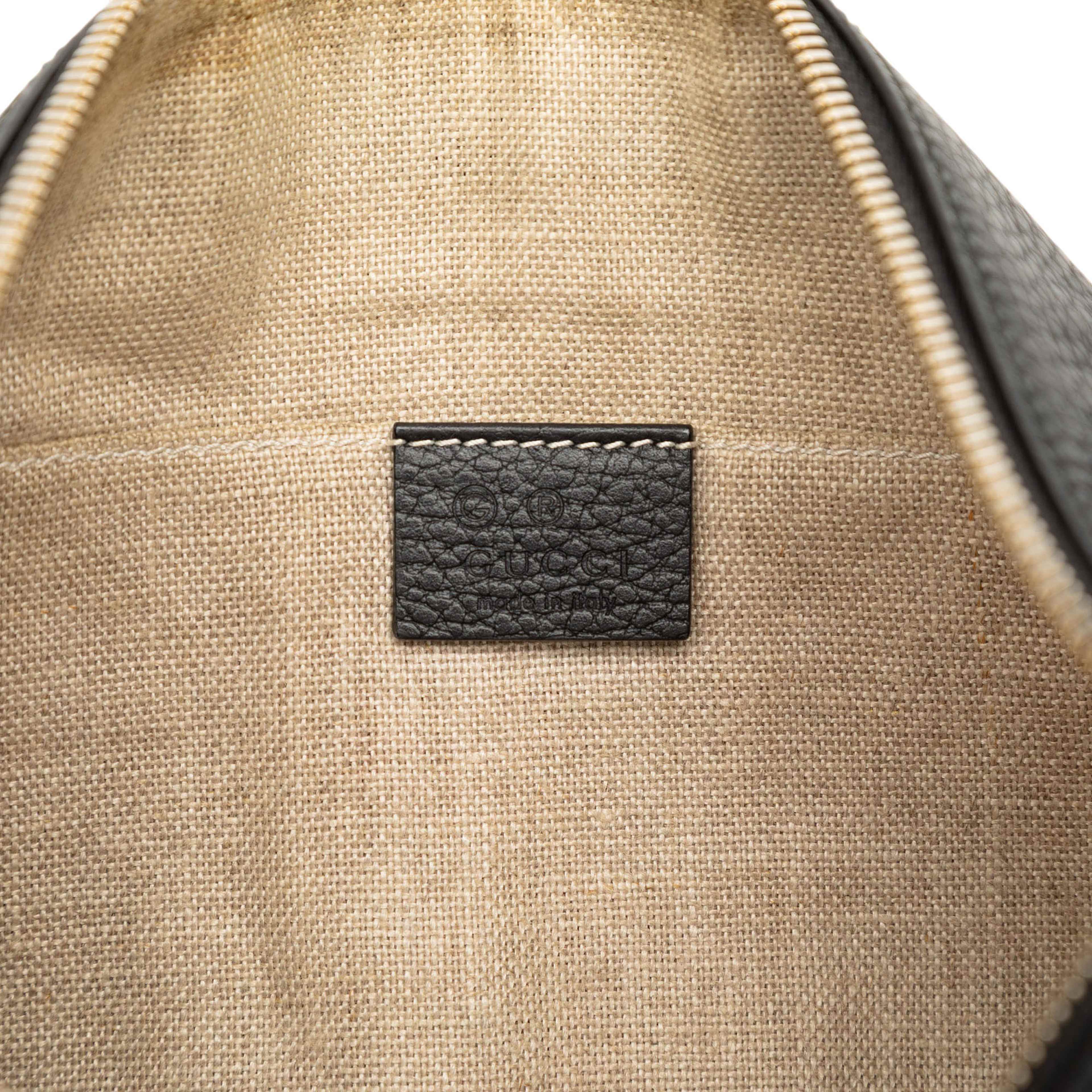 Gucci Calfskin Bamboo Tassel Clutch, från Luxclusif, i färgen black. Klicka för att öppna bilden i stort format