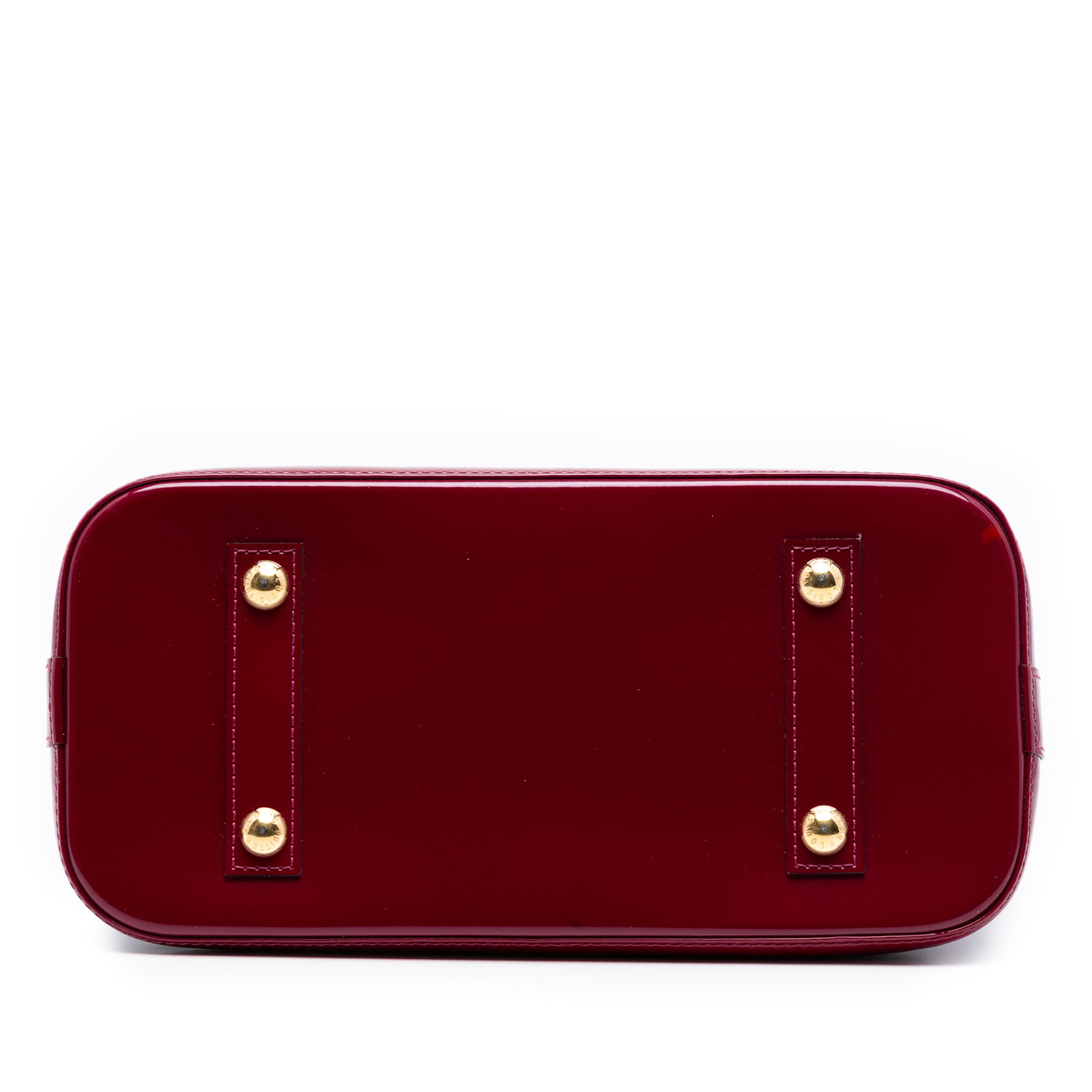 Louis Vuitton Monogram Vernis Alma Pm, från Luxclusif, i färgen red. Klicka för att öppna bilden i stort format