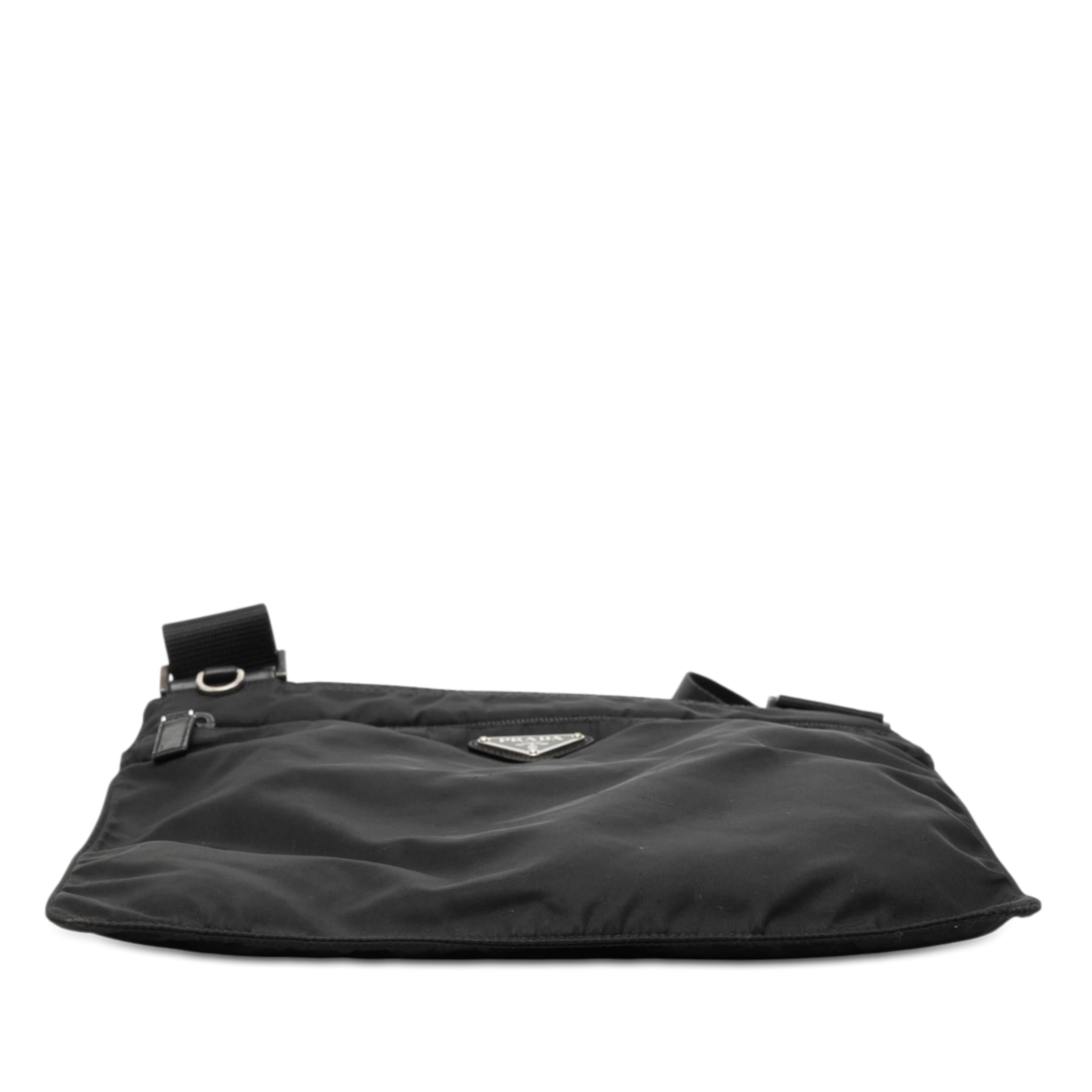 Prada Tessuto Zip Top Crossbody, från Luxclusif, i färgen black. Klicka för att öppna bilden i stort format