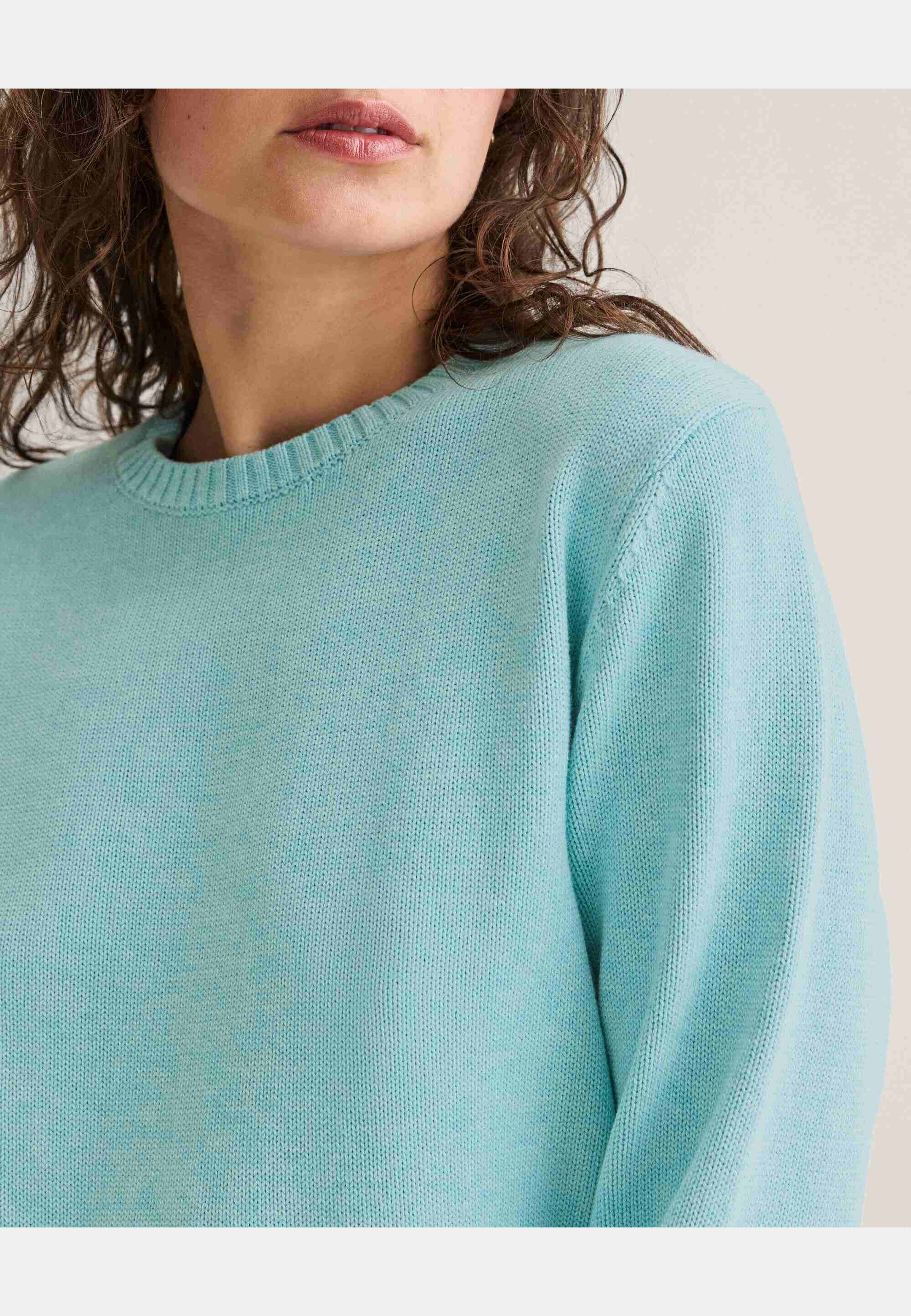 Roe Sweater, från Newhouse, i färgen turkos. Klicka för att öppna bilden i stort format