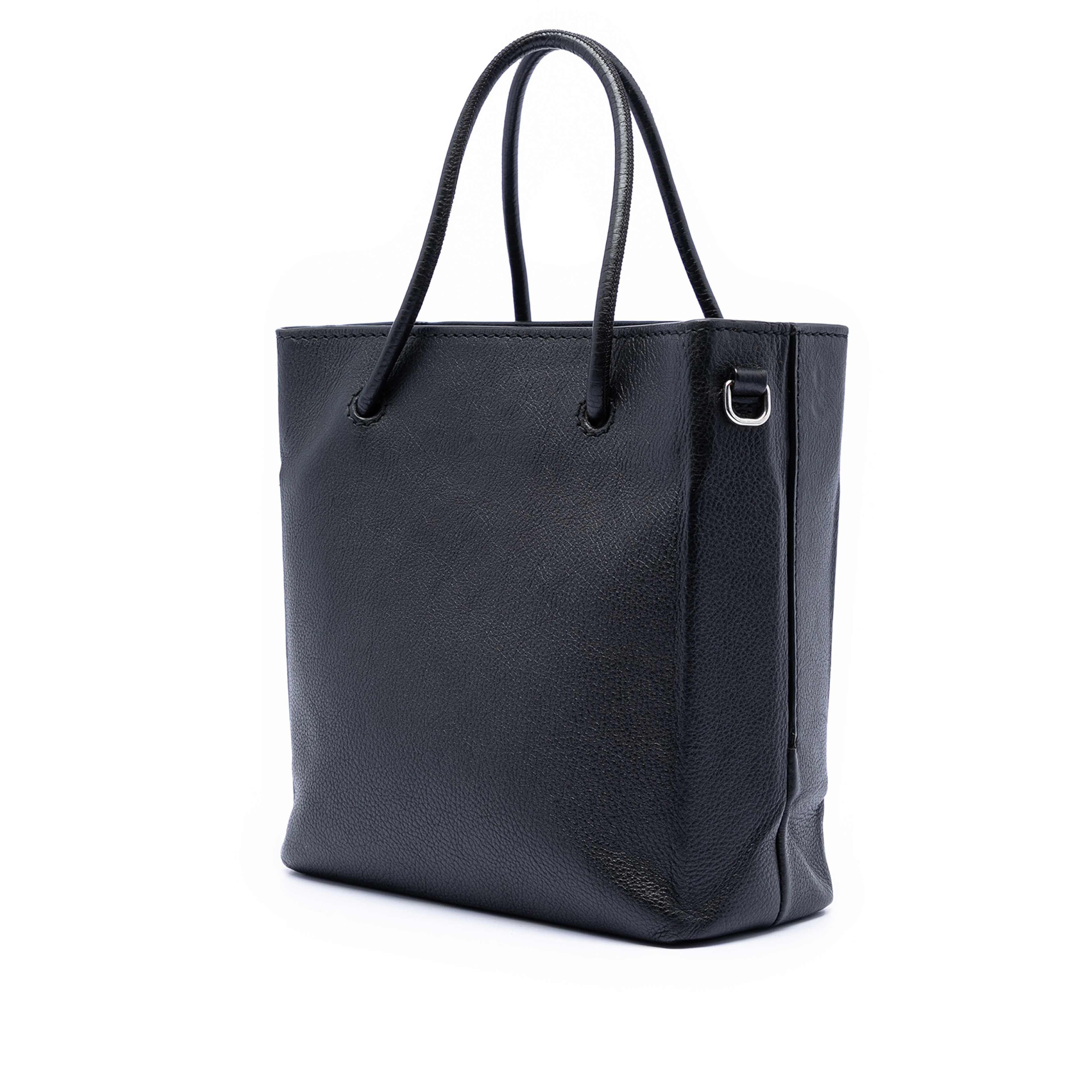 Balenciaga Xxs Leather Shopping Tote, från Luxclusif, i färgen black. Klicka för att öppna bilden i stort format