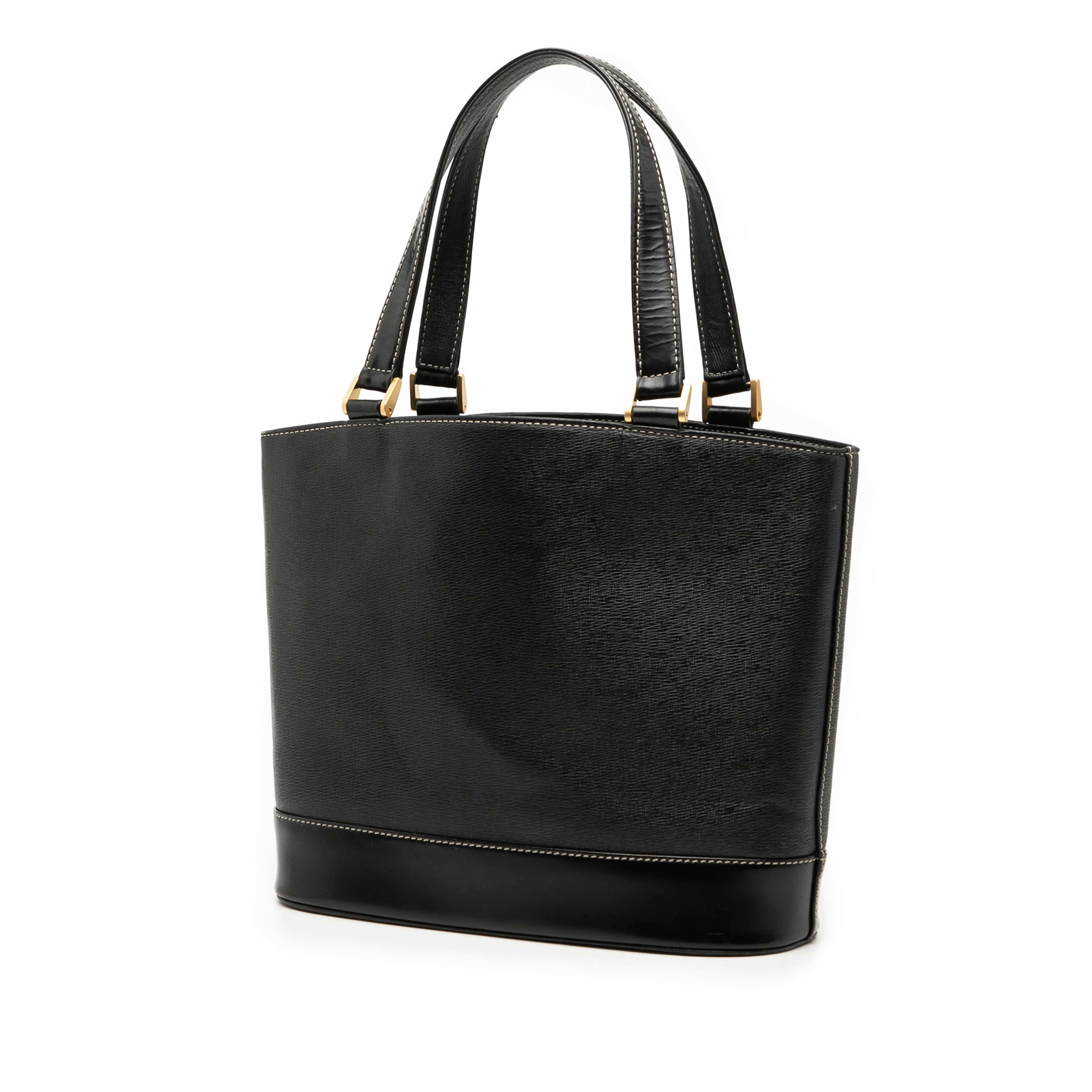 Burberry Leather Tote, från Luxclusif, i färgen black. Klicka för att öppna bilden i stort format