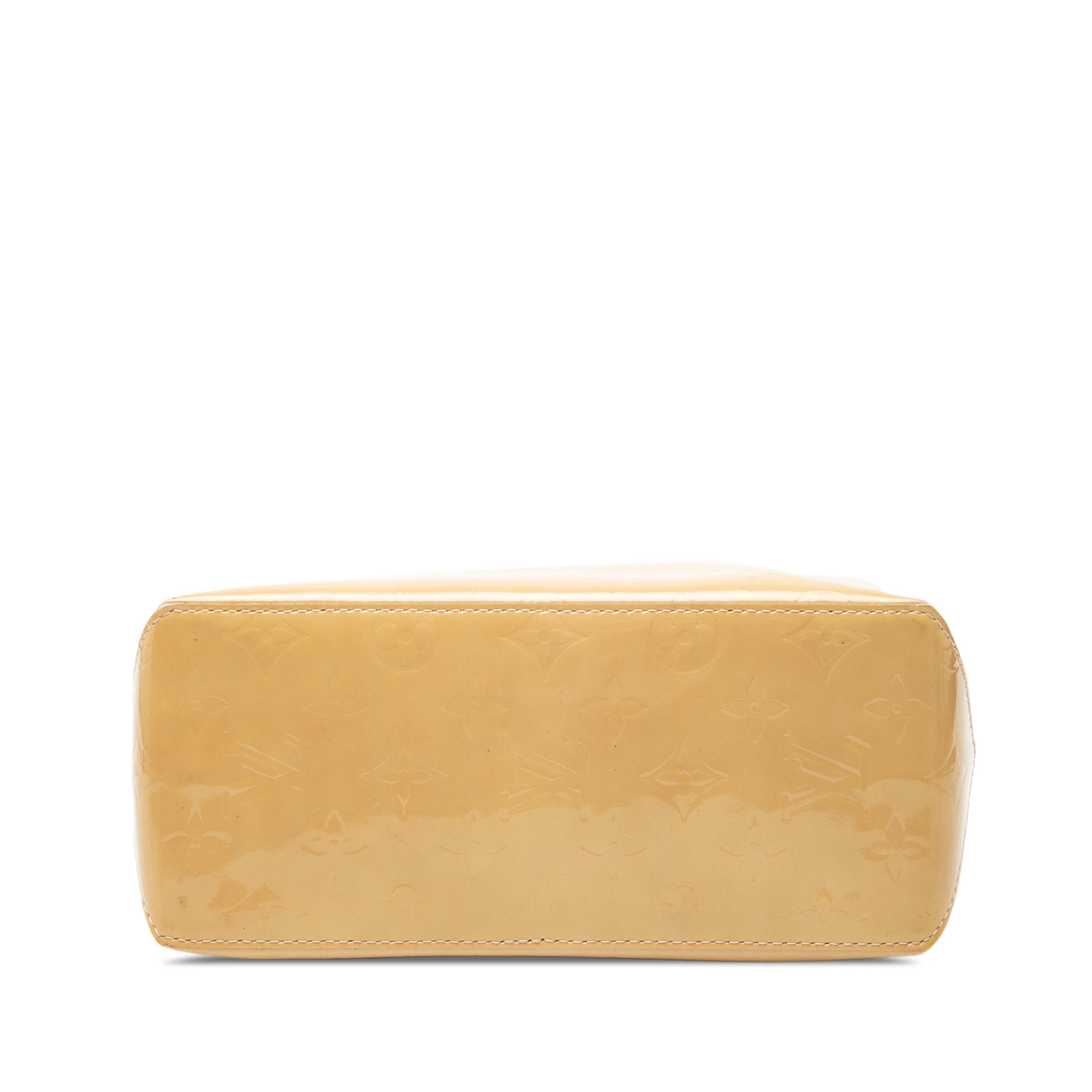 Louis Vuitton Monogram Vernis Reade Pm, från Luxclusif, i färgen beige. Klicka för att öppna bilden i stort format