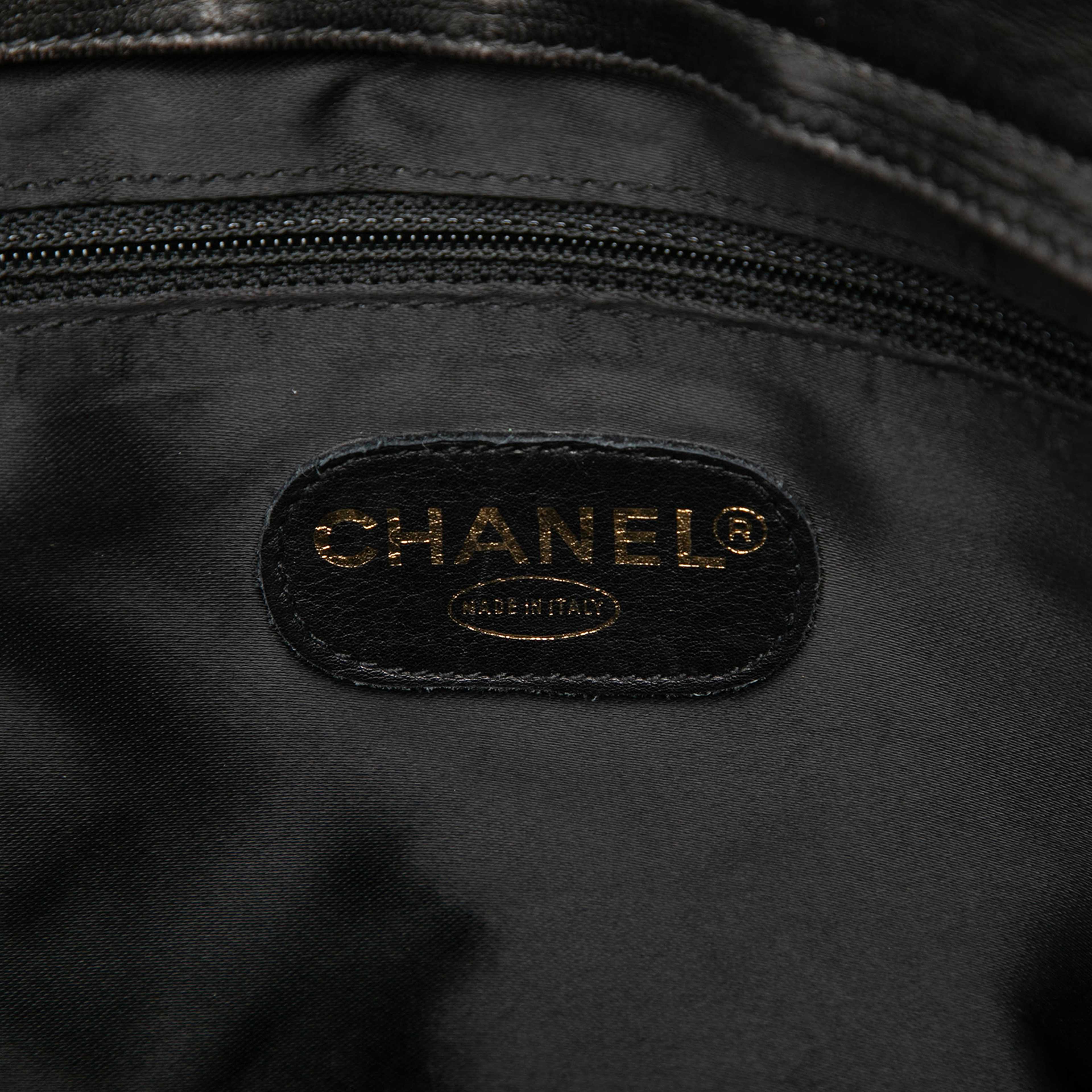 Chanel Cc Caviar Chain Tote, från Luxclusif, i färgen black. Klicka för att öppna bilden i stort format